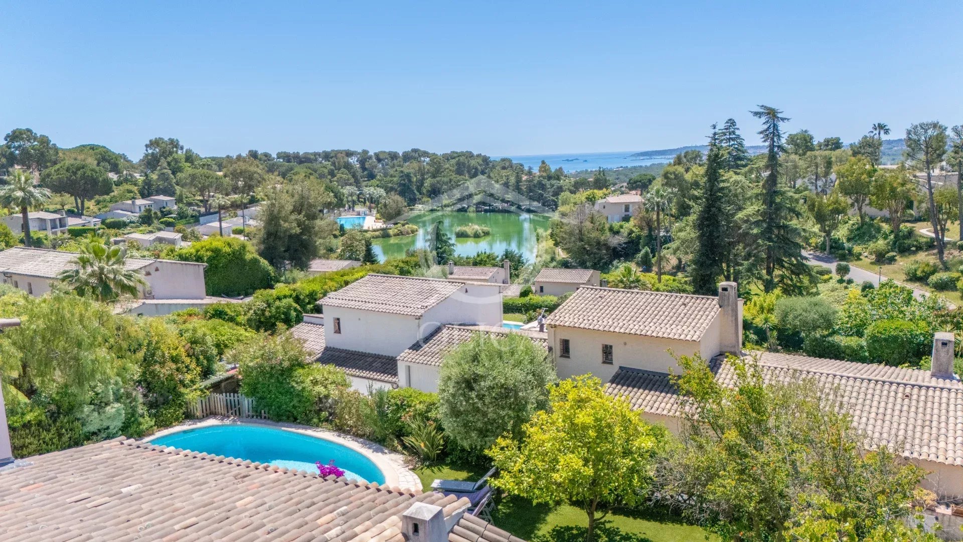 Villa - Estate in the hills above Vaugrenier
