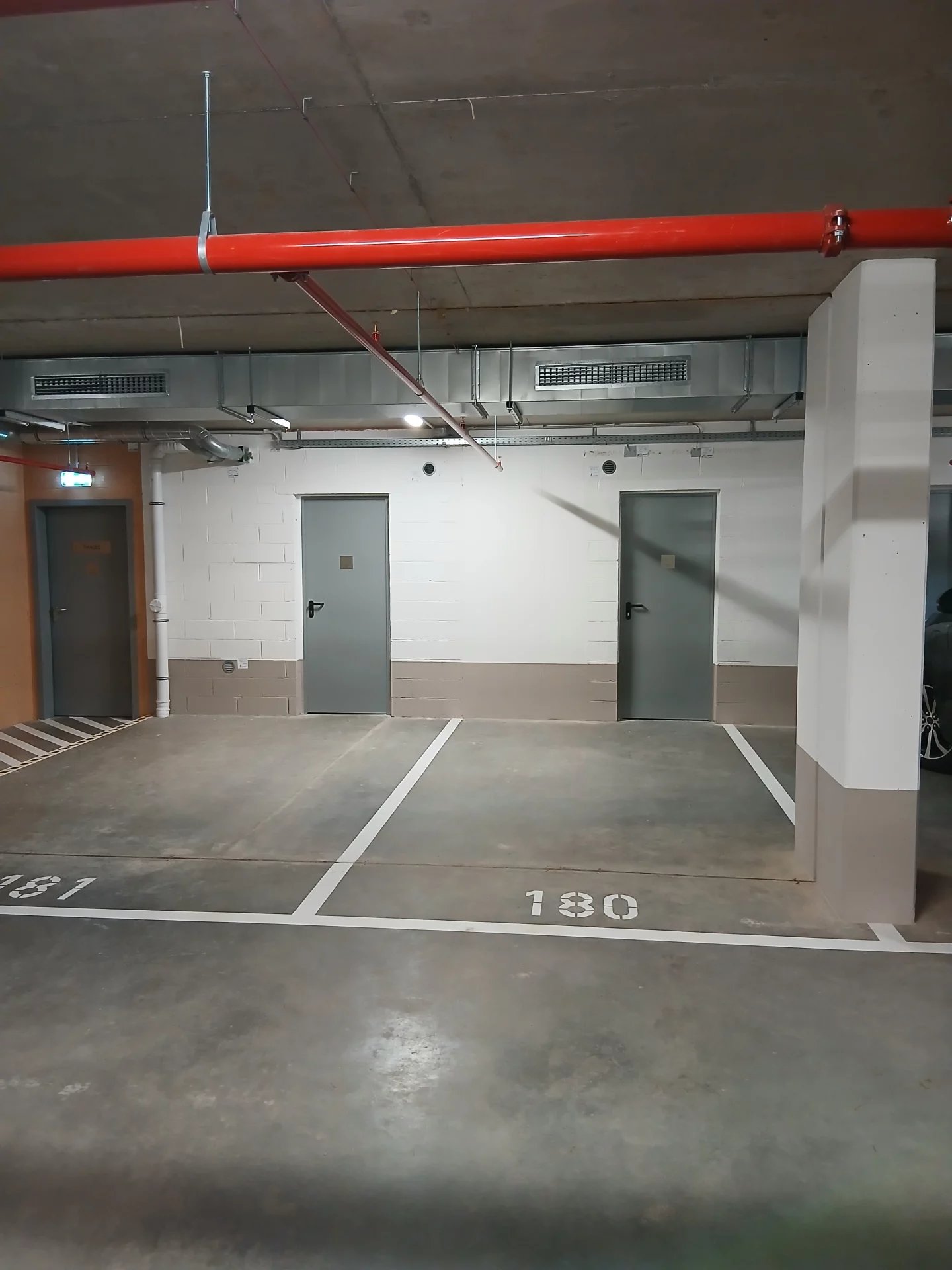 PARKPLATZ in geschlossener Garage in GASPERICH