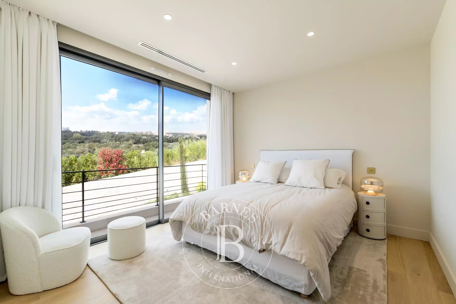 Roquefort-les-Pins - Highly sought-after residential area - New villa with breathtaking sea views - picture 25 title=