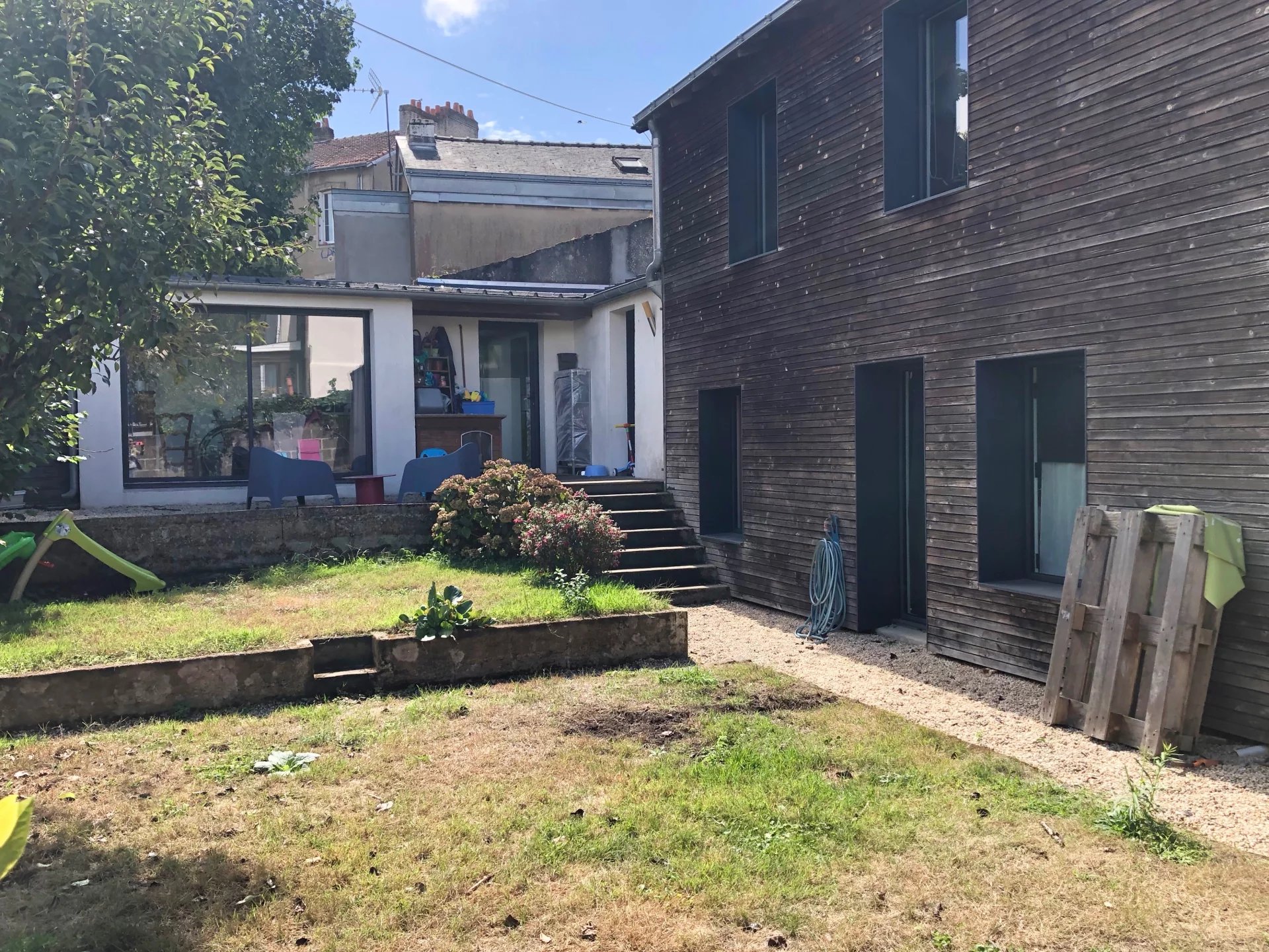 MAISON 80m2- 2ch.AU CALME s/JARDIN