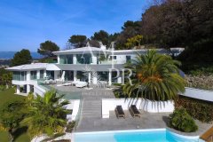 Villa Julia: Ultra-Luxury Family Estate in Cannes | Legacy Property — photo 3 of 14
