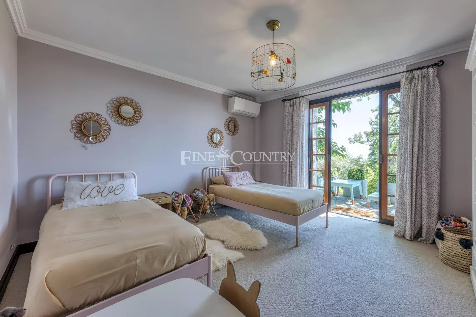 Photo of Estate for sale in Saint-Cezaire-sur-Siagne