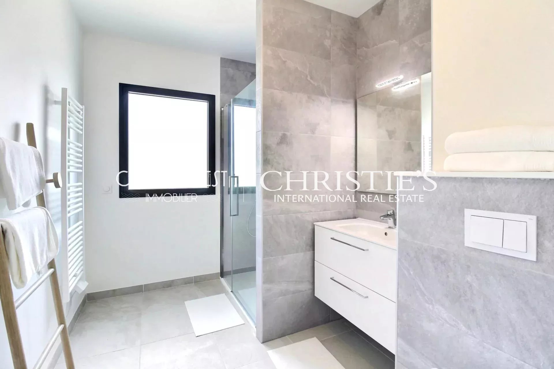 3 Bedroom Apartment/Flat's Image 4