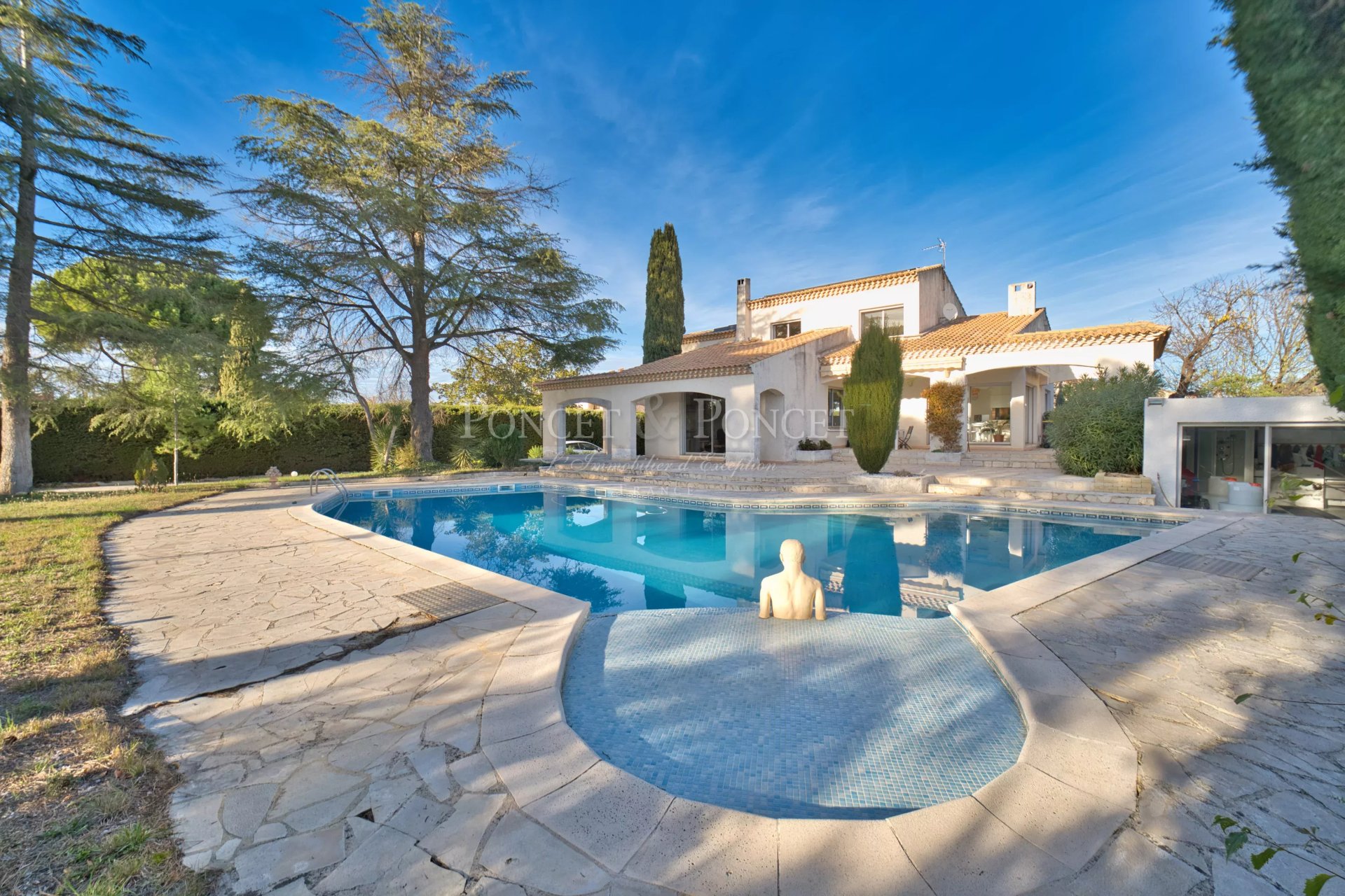 4 Bedroom Villa/Townhouse's Image 3