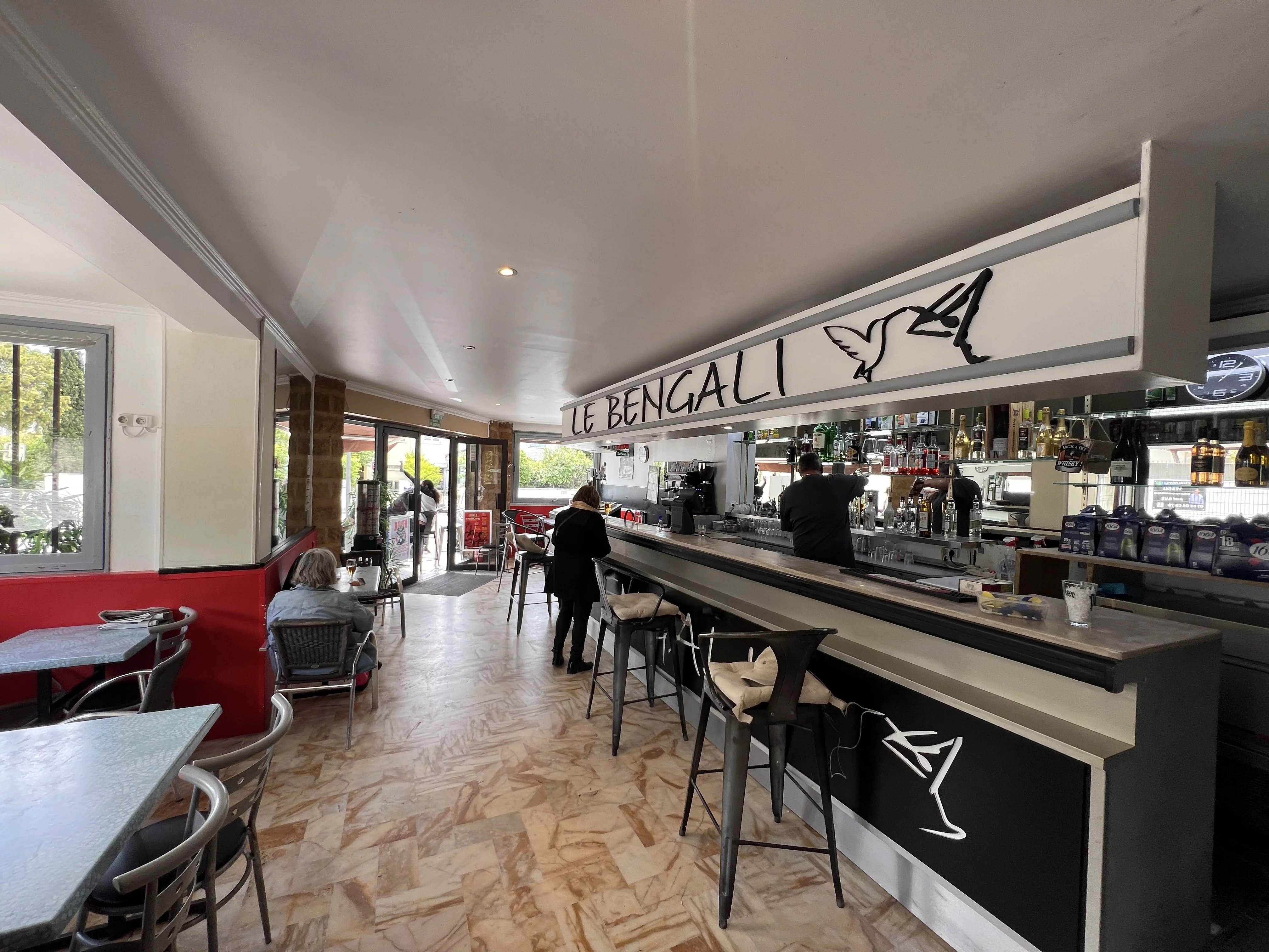 CASTELNAU-LE-LEZ – EMPLACEMENT N°1 LOCAL COMMERCIAL / FONDS DE COMMERCE – ENVIRON 70 m² + RÉSERVE + TERRASSE