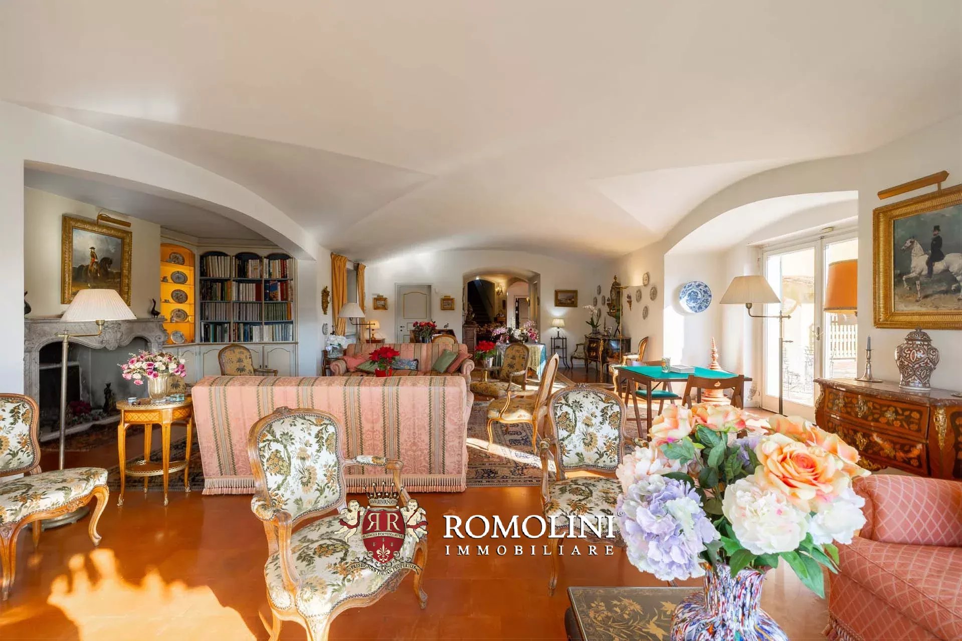 8 Bedroom Villa/Townhouse's Image 25