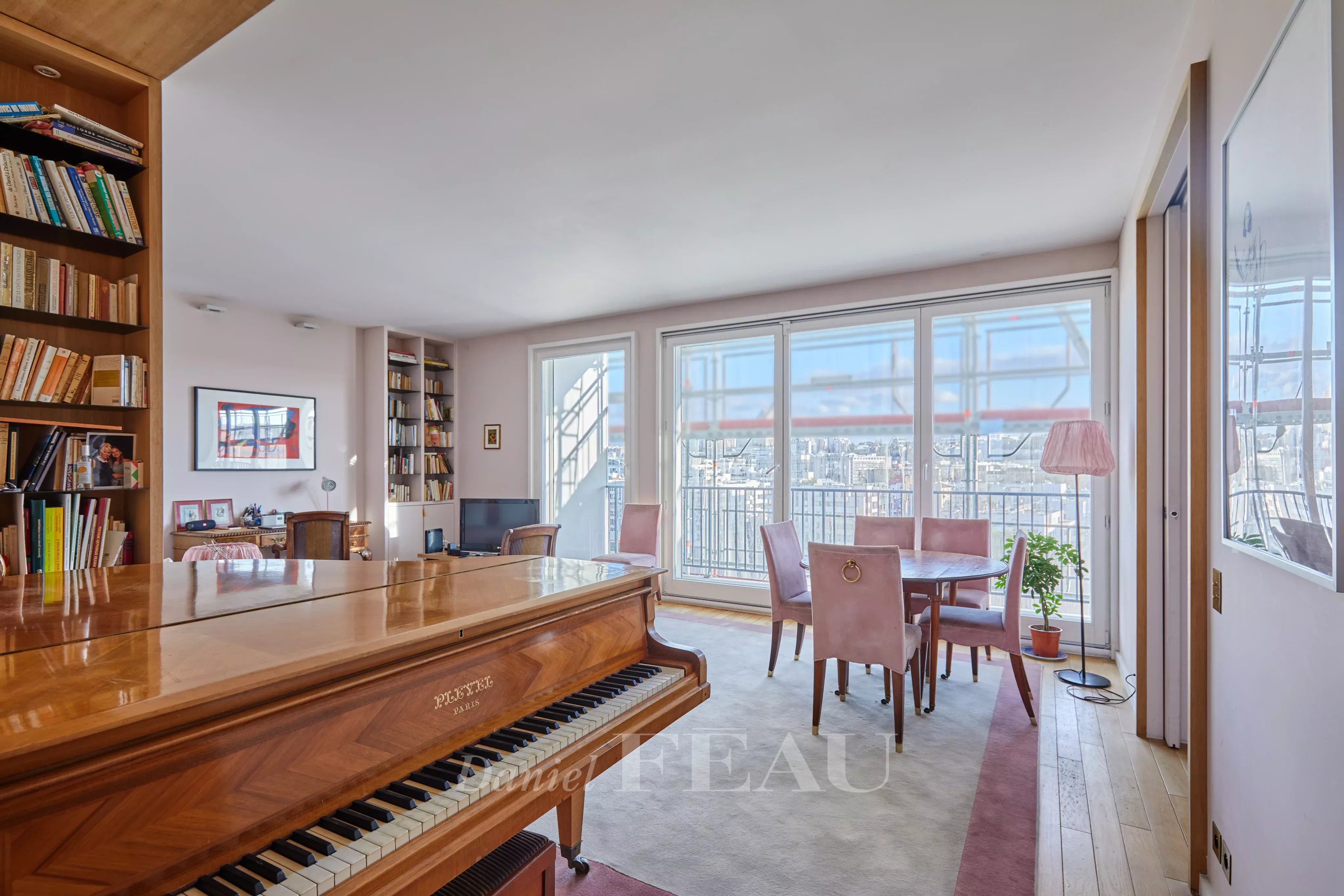 Boulogne - Vue Seine - Etage élevé - un appartement de 72 m² avec balcon entièrement rénové.