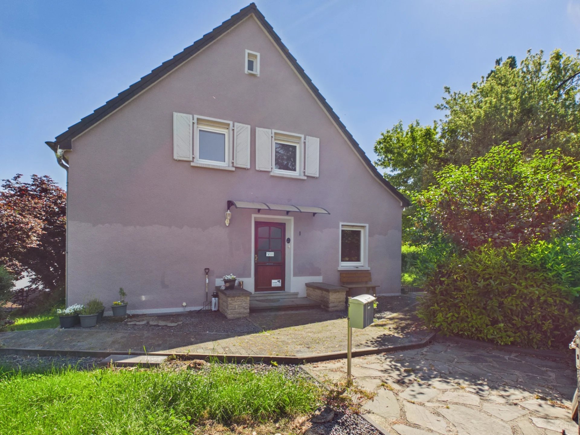 Familienhaus mit Gartenidylle