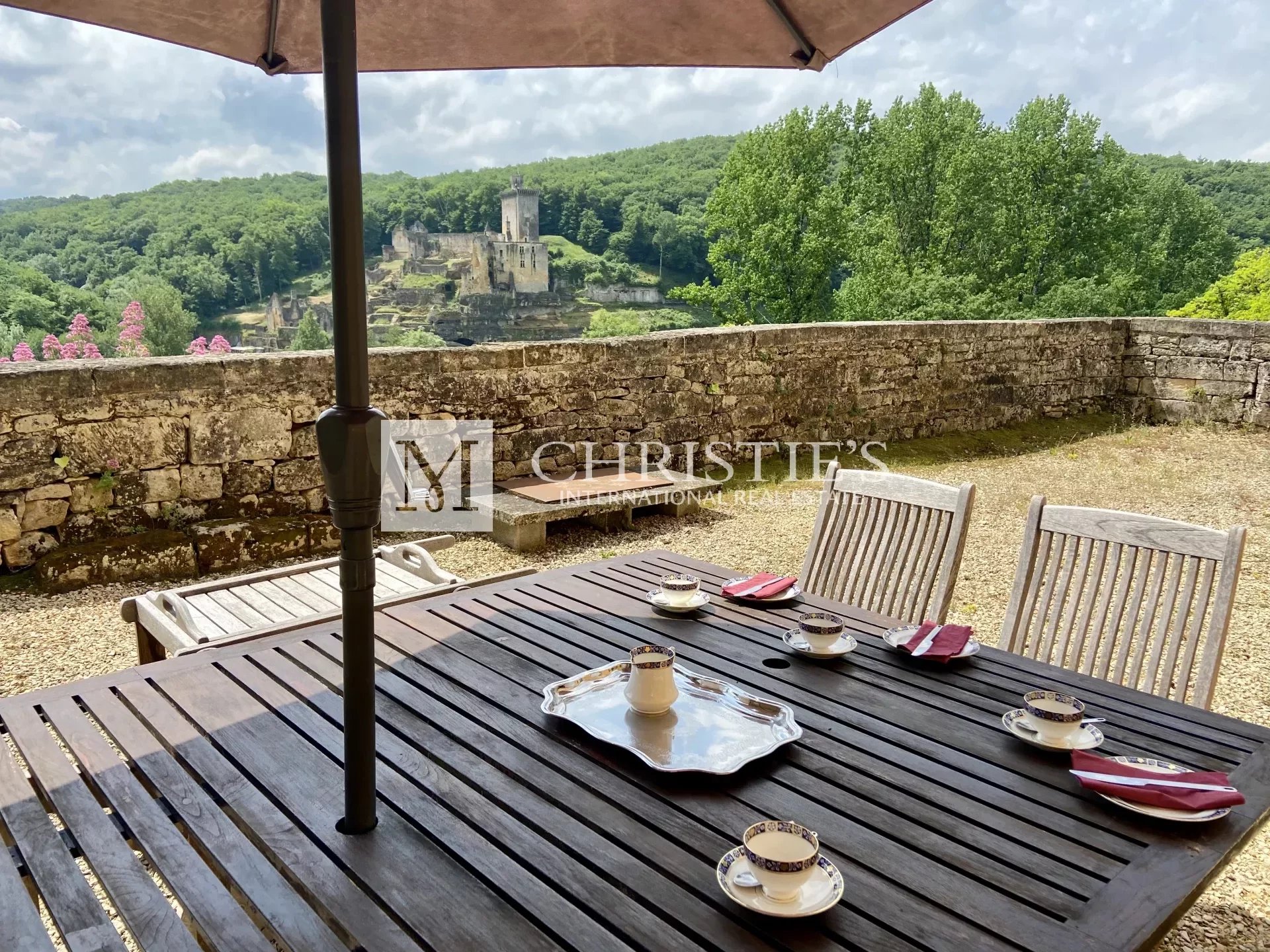 9 Bedroom Chateau's Image 3