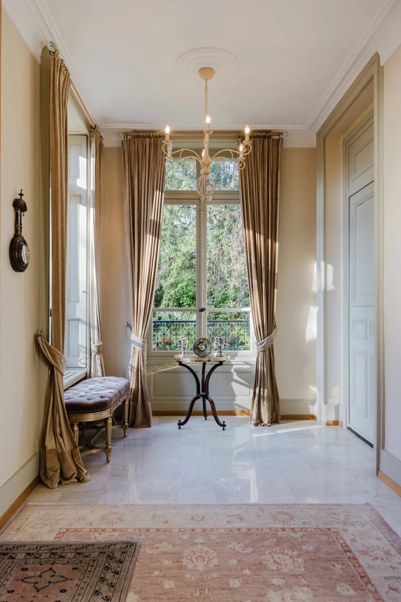 Magnifique Hôtel Particulier, jardin enchanteur, à deux pas du lac