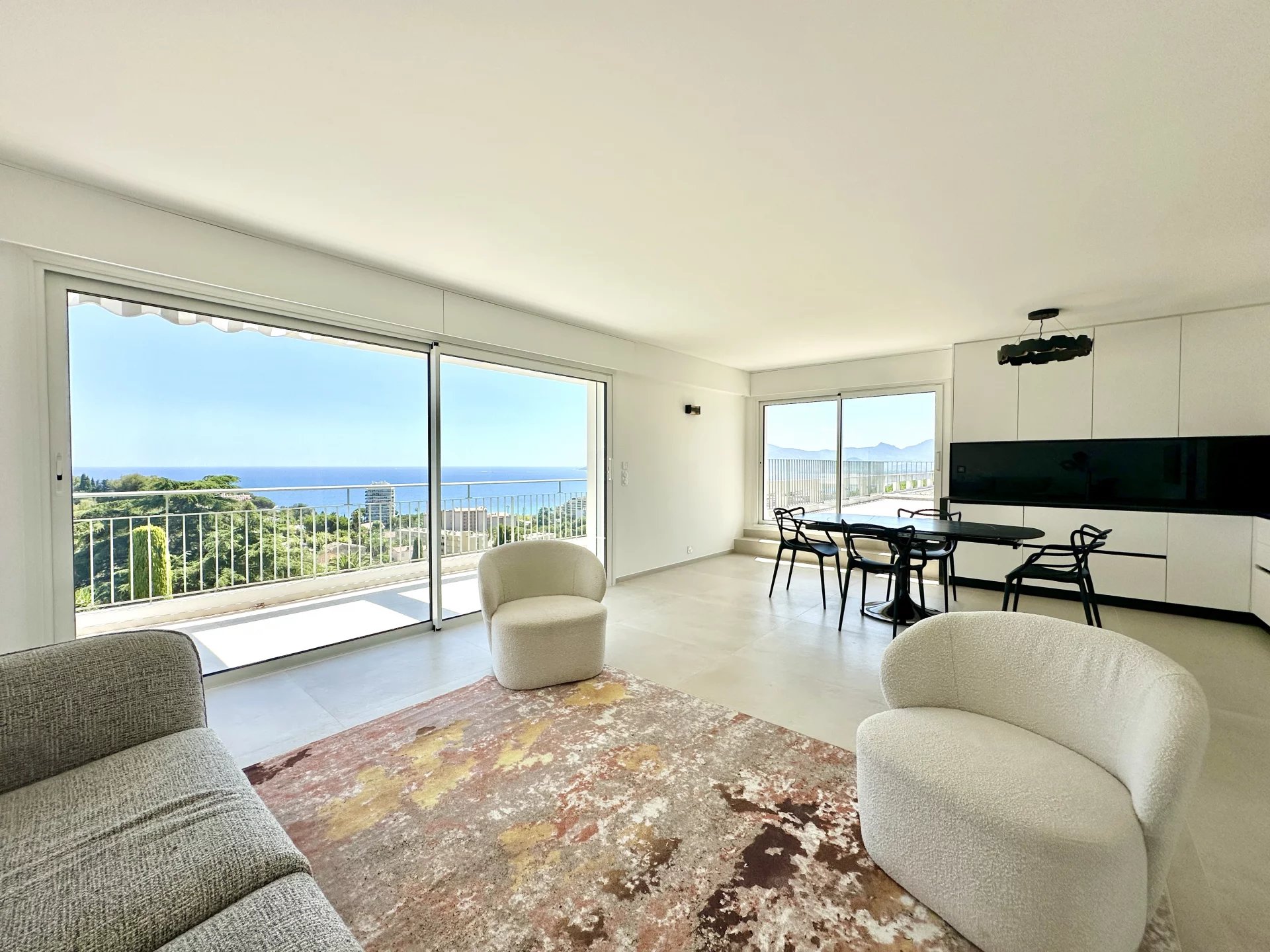 A vendre - Penthouse 3 pièces - vue mer panoramique - 115m2 de terrasse - Cannes