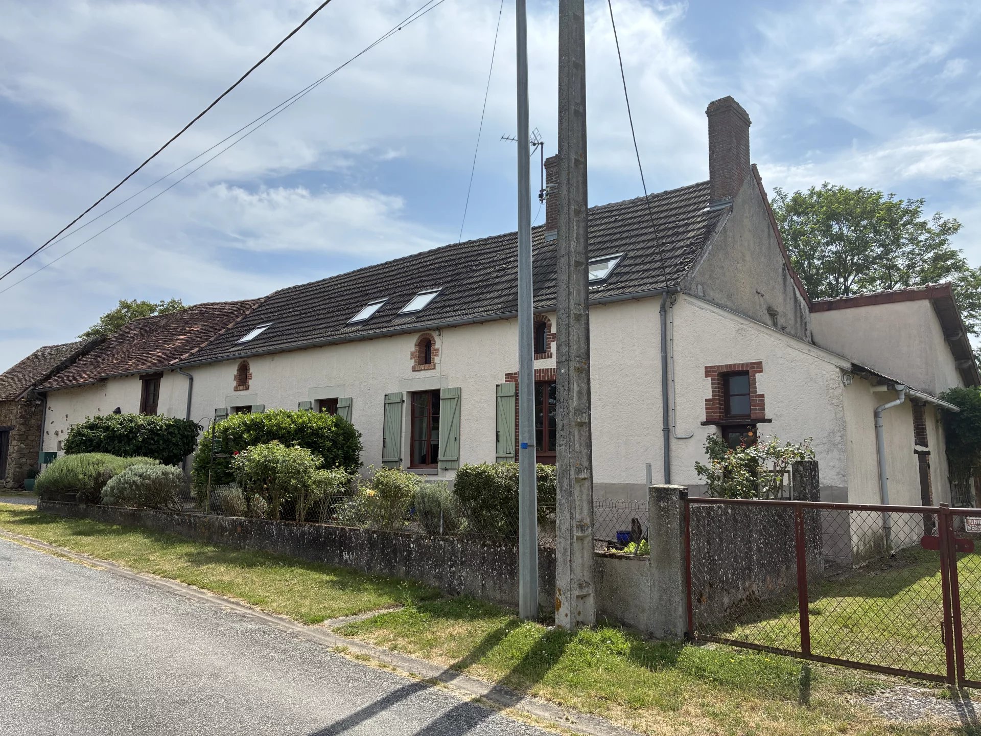 Renovated traditional country property with 3000m²