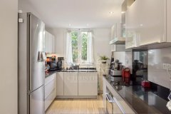 Four-room flat with terrace, parking space and storage room – Beaulieu-sur-Mer town centre — photo 6 of 7