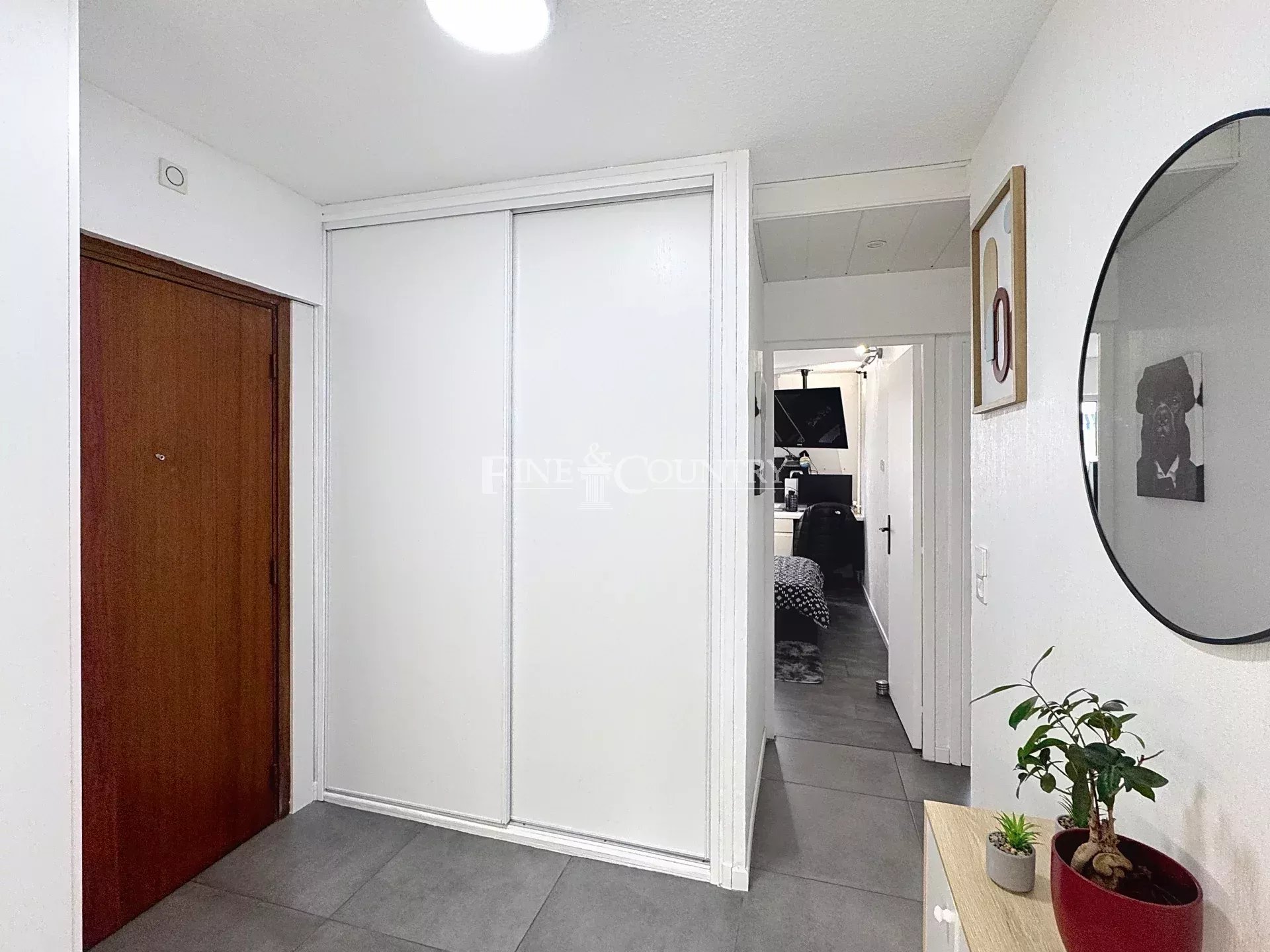 Photo of Apartment for sale with terrace in the heart of Golfe Juan