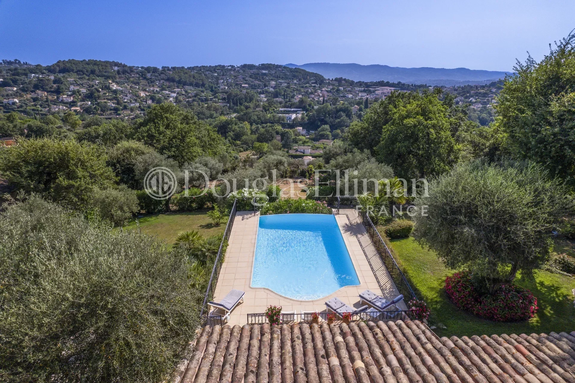 VALBONNE : A Beautiful Stone Villa with Views close to the Village - Picture n°3