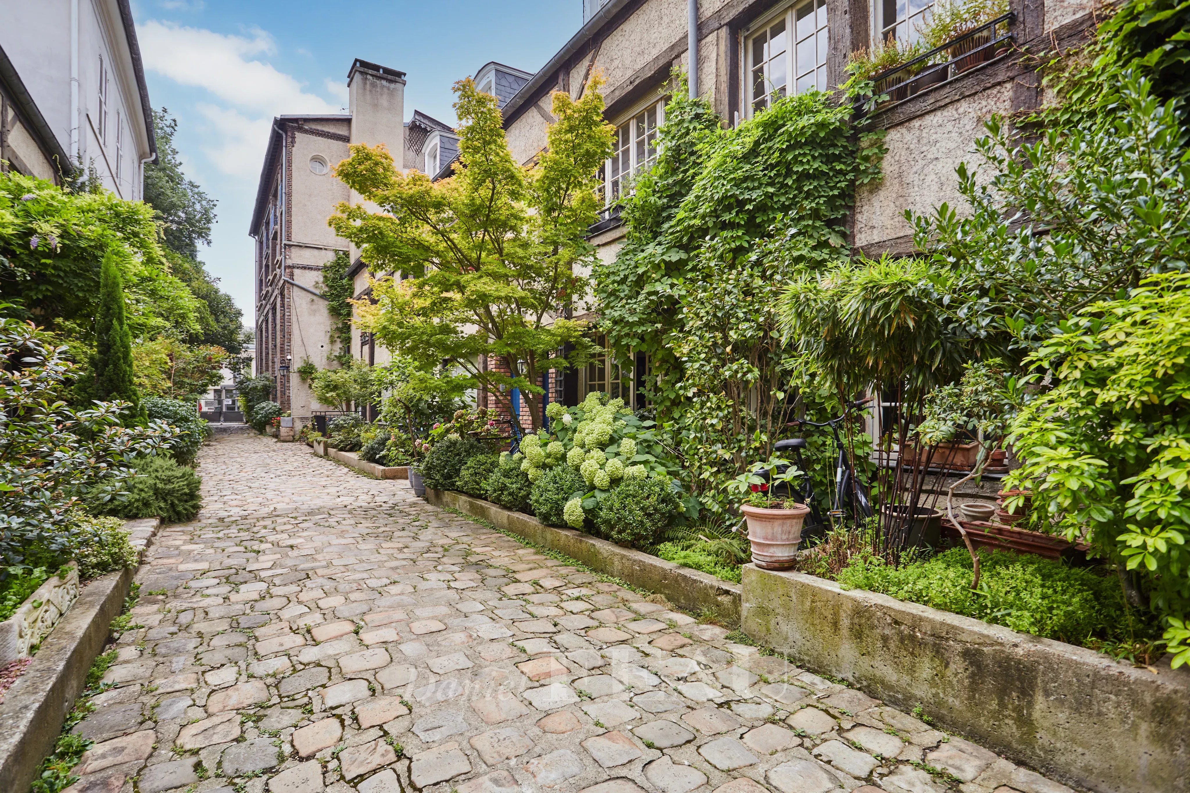 Paris VIIe - Maison, proximité Bon Marché