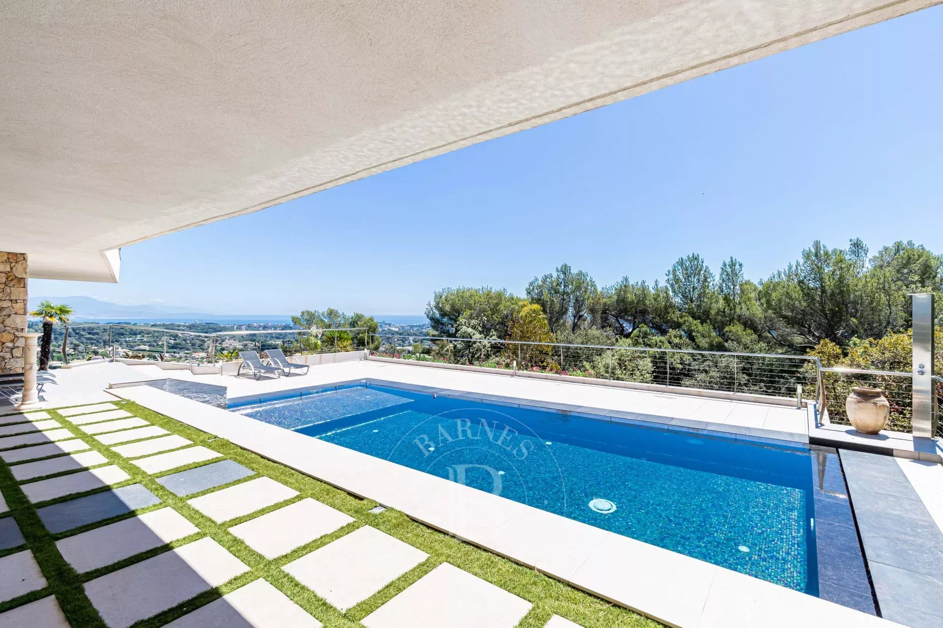GOLFE JUAN - CALIFORNIAN VILLA - PANORAMIC SEA VIEW - picture 4