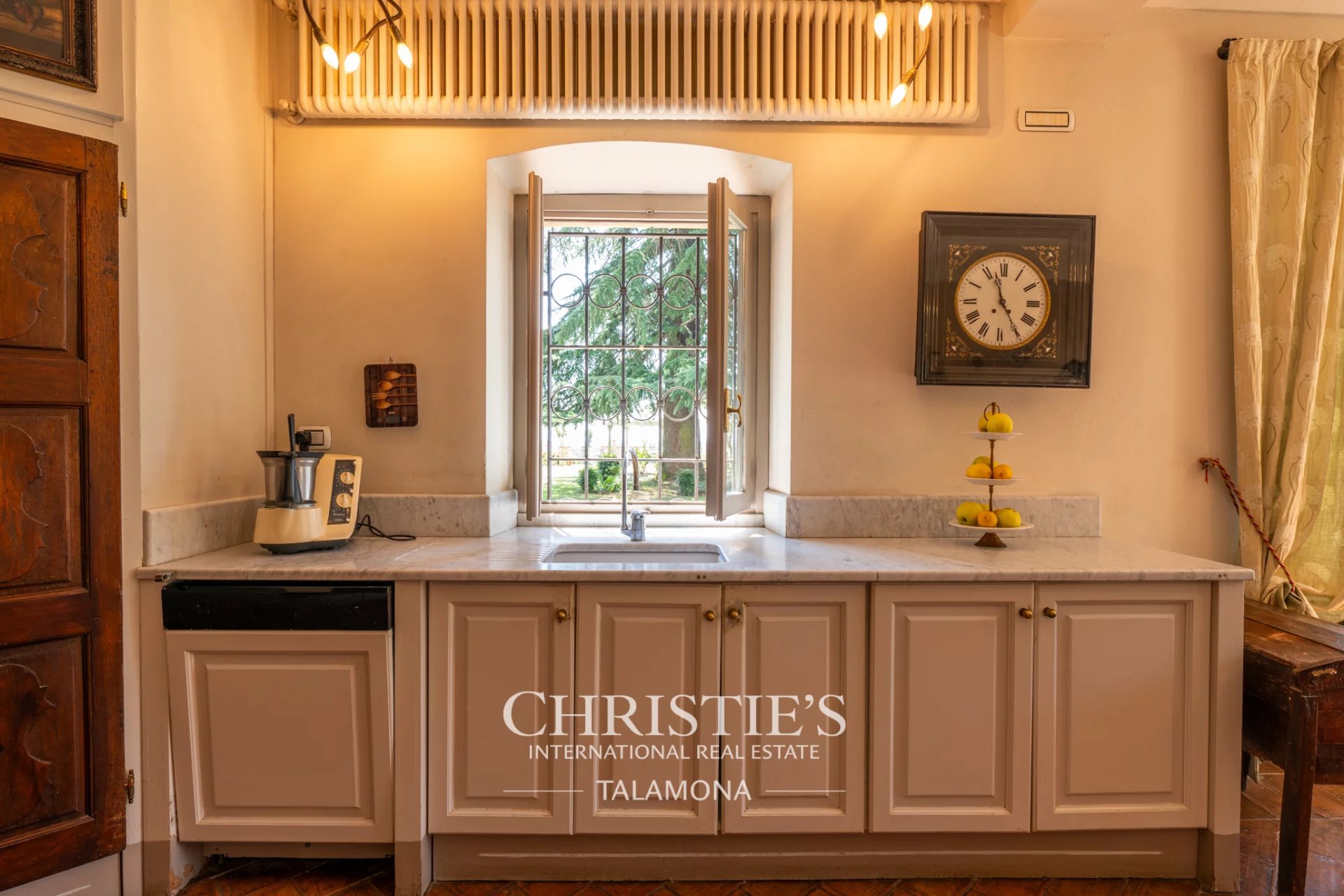 10 Bedroom Villa/Townhouse's Image 32