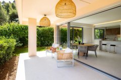 VILLEFRANCHE-SUR-MER – Stunning Fully Renovated 2-Bedroom Apartment — photo 6 of 7