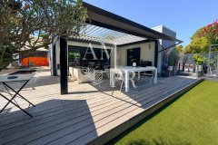 Elegant, single-story contemporary home with a pool in Mougins — photo 4 of 7