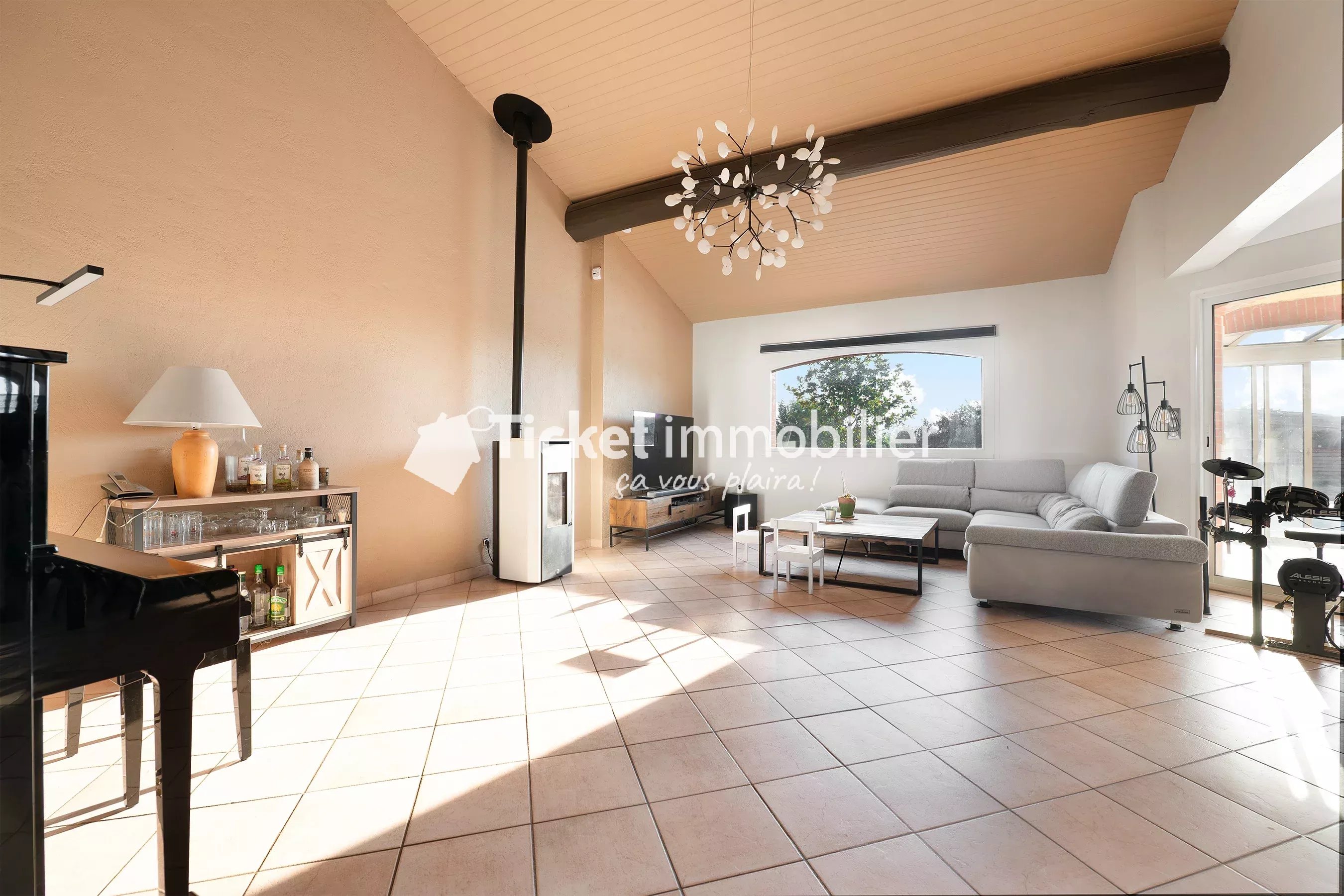 VILLA T6 215m2 TERRAIN 5558m2 CONSTRUCTIBLE, PISCINE AU SEL LINER NEUF, AQUATHERMIE 2 PUITS, 4KW PANNEAUX, DOUBLE VERANDA 72m2, CHAUFFAGE SOL, CAVE A VIN, VUE PYRENEES ETC ... — photo 6