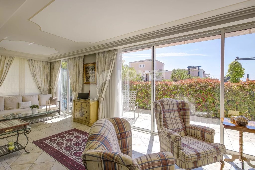 Apartment for sale in Mougins — Mougins superb apartment for sale in secure estate