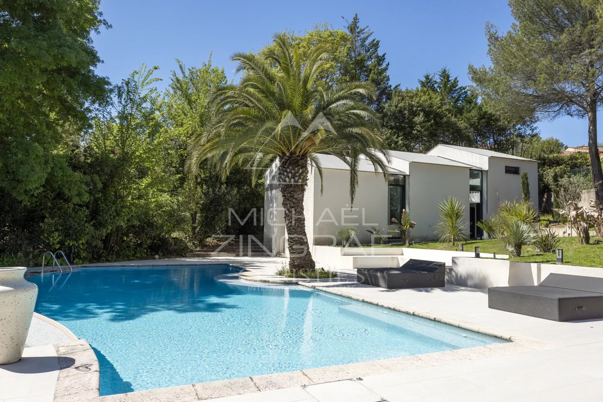 6 Bedroom Villa/Townhouse's Image 8