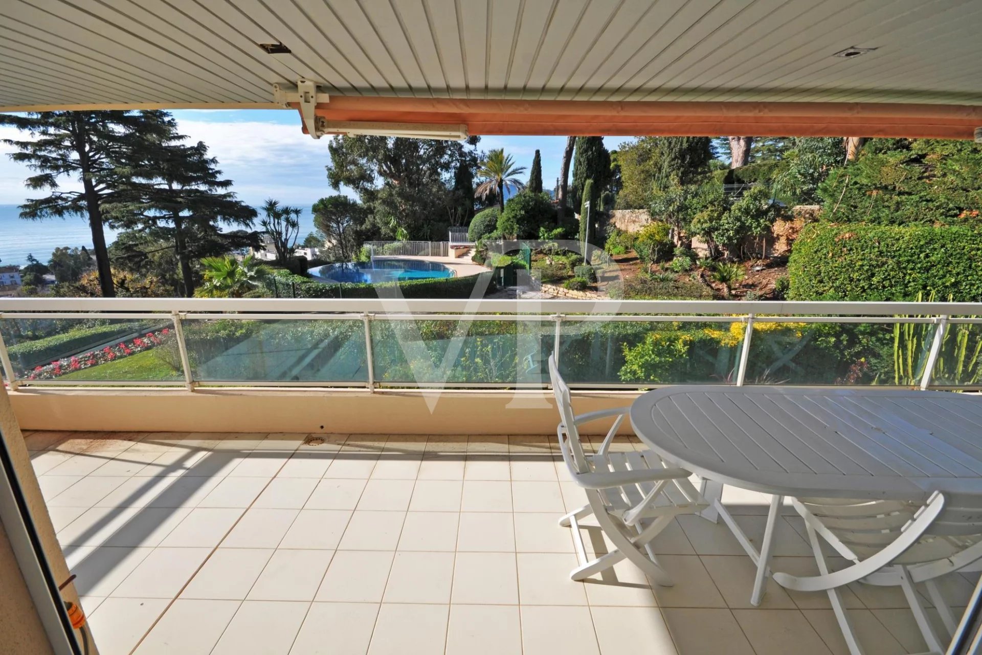 Corner Apartment with Expansive Terrace and Panoramic Sea Views – Croix des Gardes