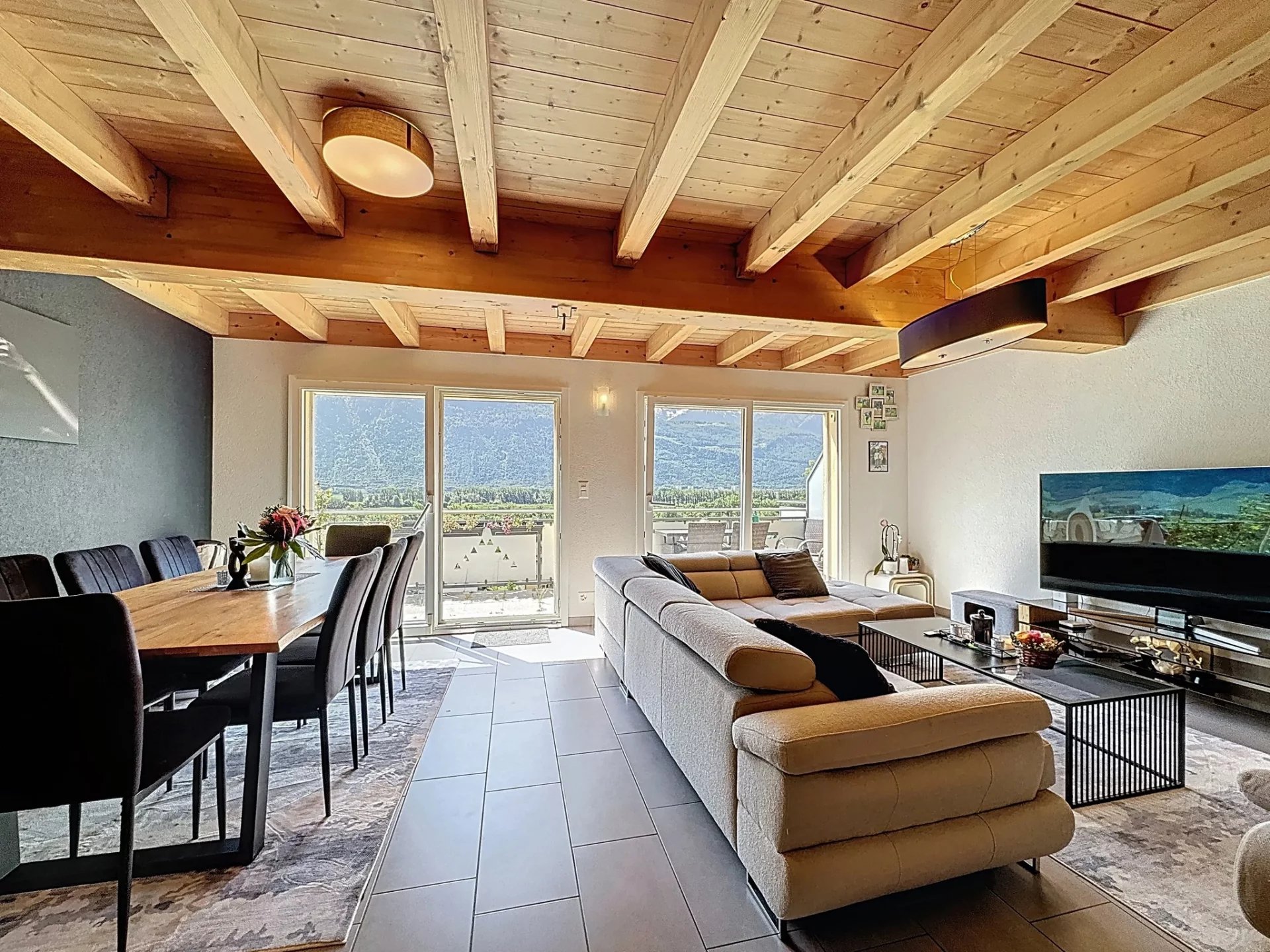 Modernité et luminosité pour cette villa de 5.5 pièces