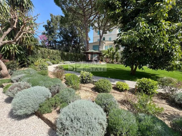 CANNES MONTFLEURY – EXCEPTIONAL PROPERTY WITH GARDEN — photo 1