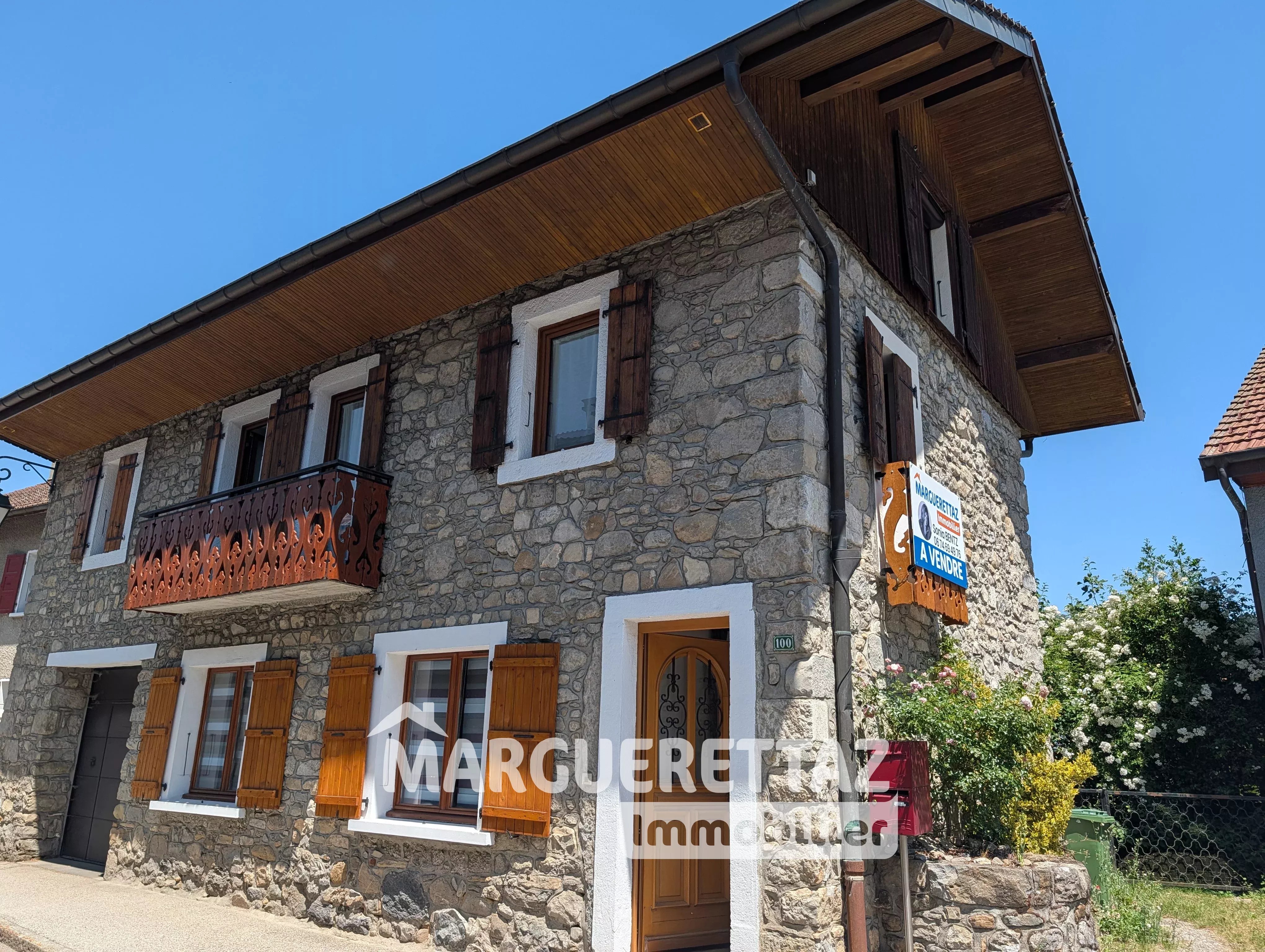 Charming Renovated Village House in Boëge, 127 m²