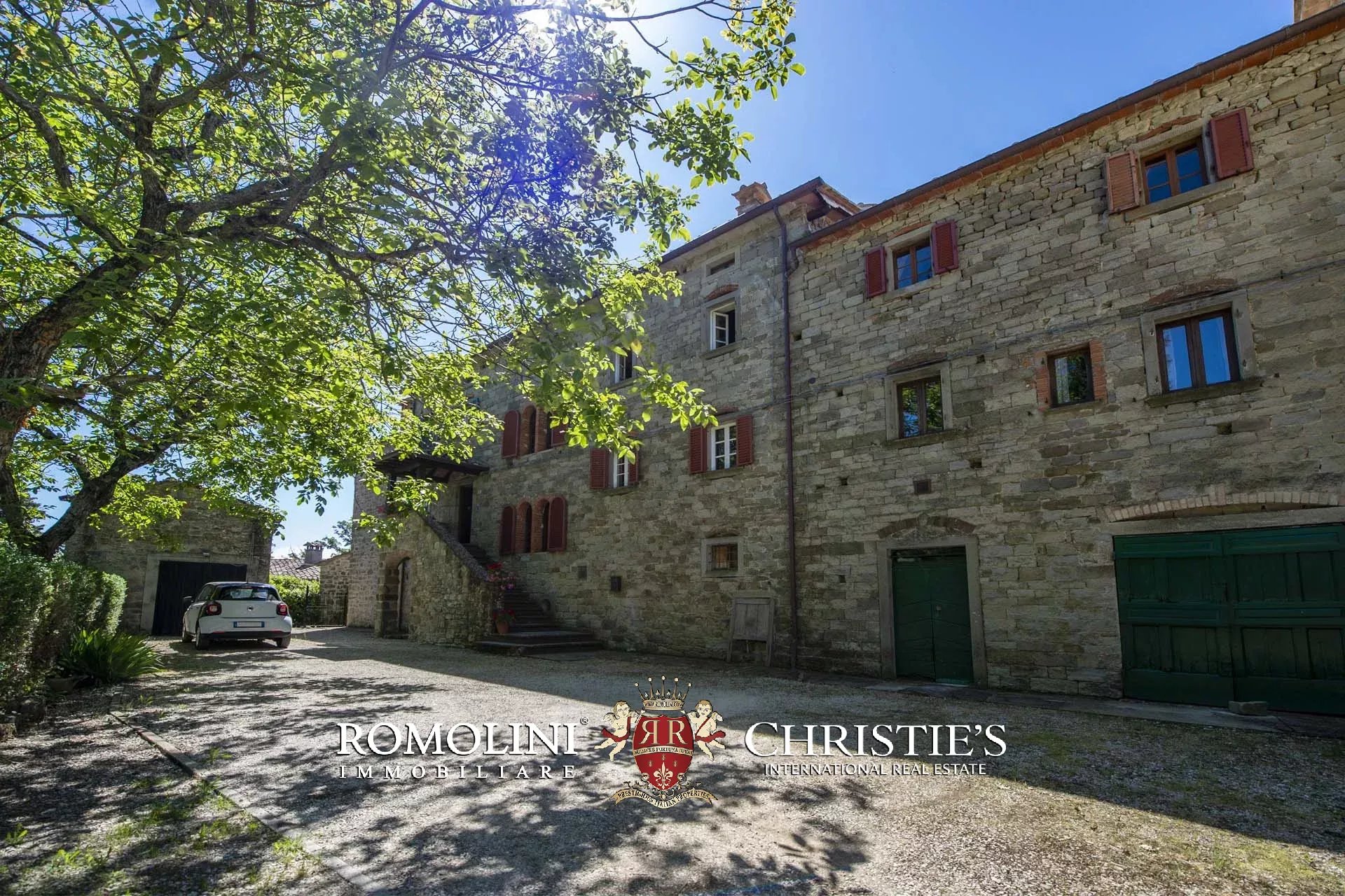 MANOR HOUSE FOR SALE IN CAPRESE MICHELANGELO, TUSCANY