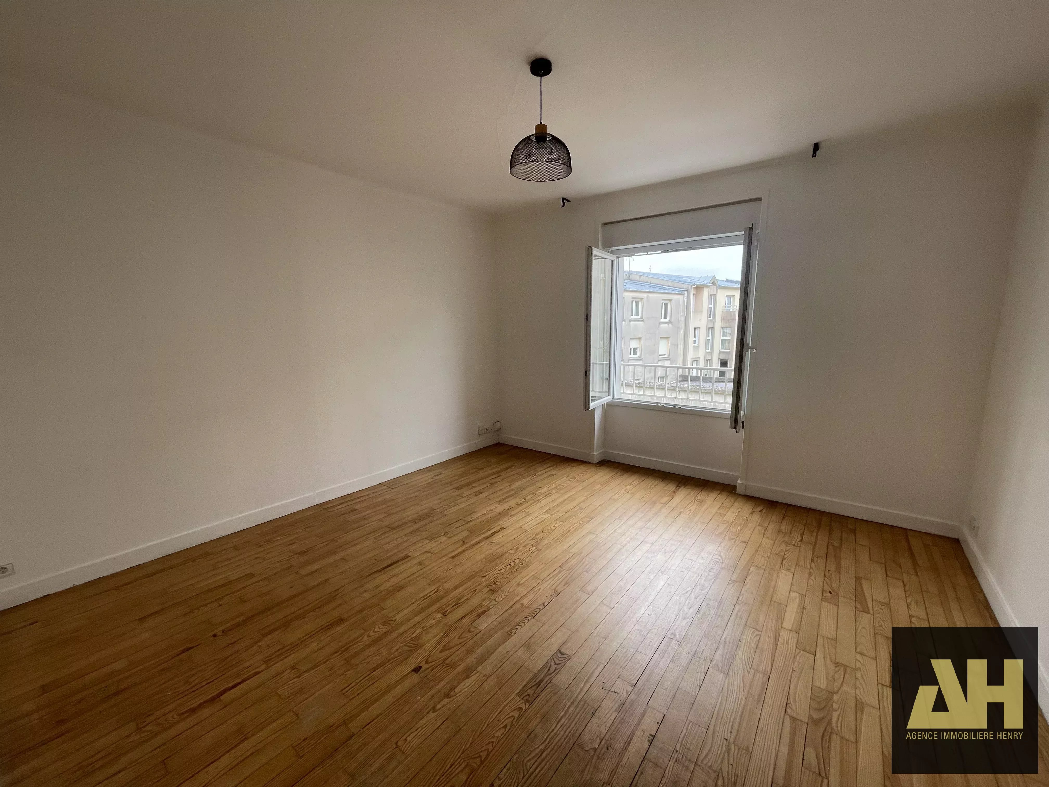 BREST CAPUCINS - APPARTEMENT T4 DE 76 M² - DERNIER ETAGE - PETITE COPROPRIETE - JARDIN COMMUN