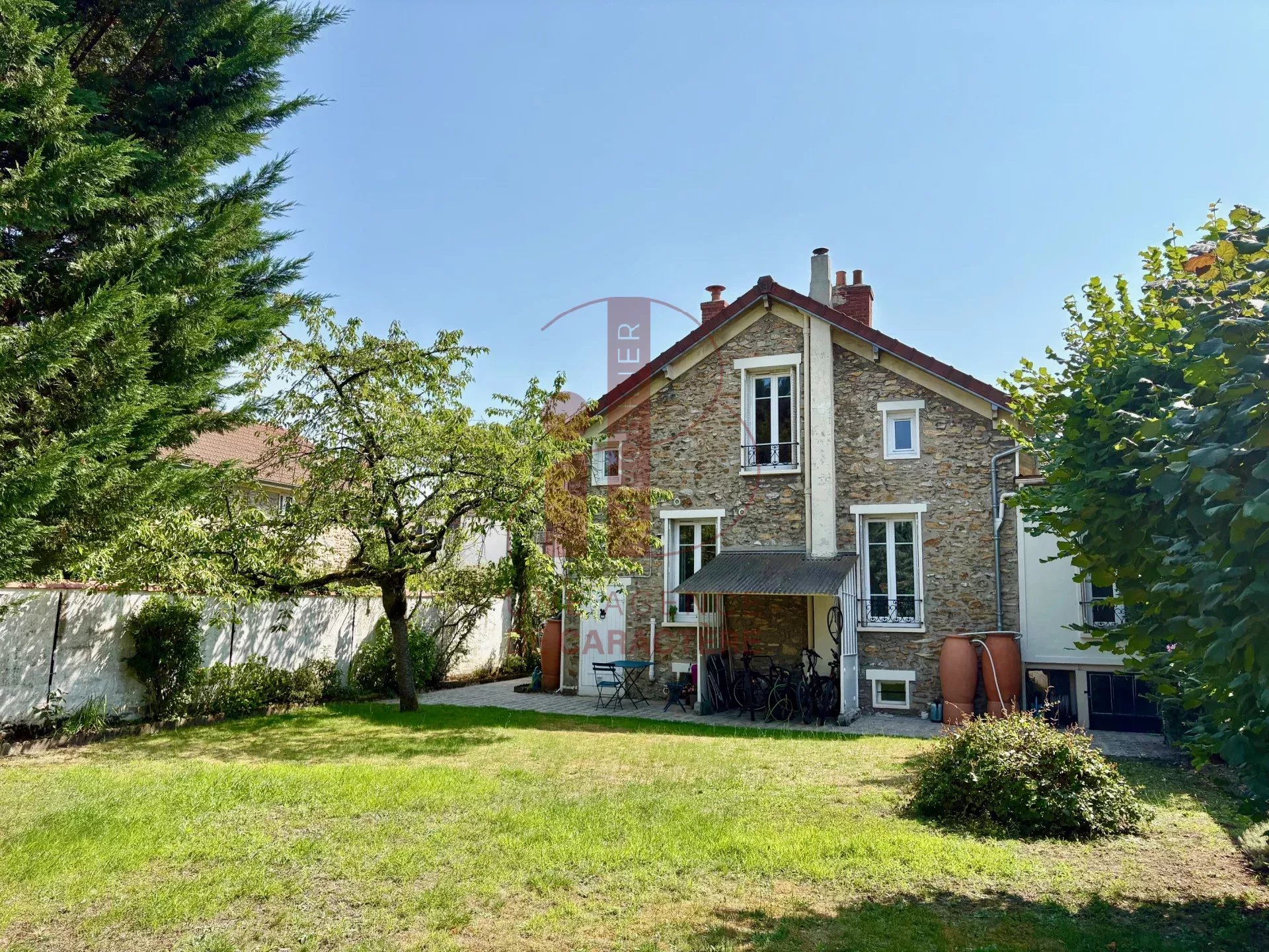 MELUN - MILLET HOUSE 129M² - GARDEN of 550 m² and GARAGE -