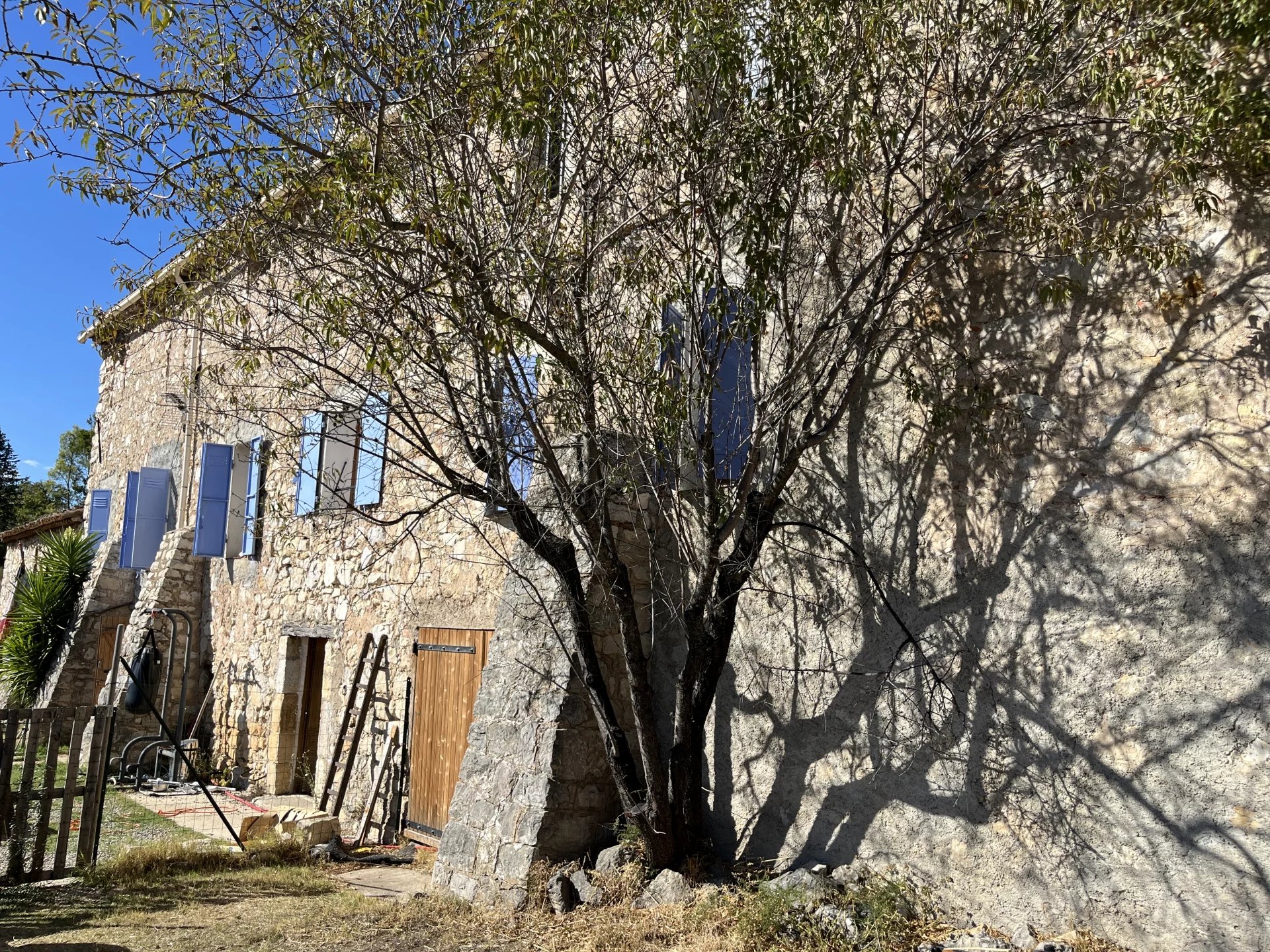 Old stone farmhouse with 3 apartments - Saint-Paul en forêt Old stone farmhouse with 3 apartments - Saint-Paul en forêt