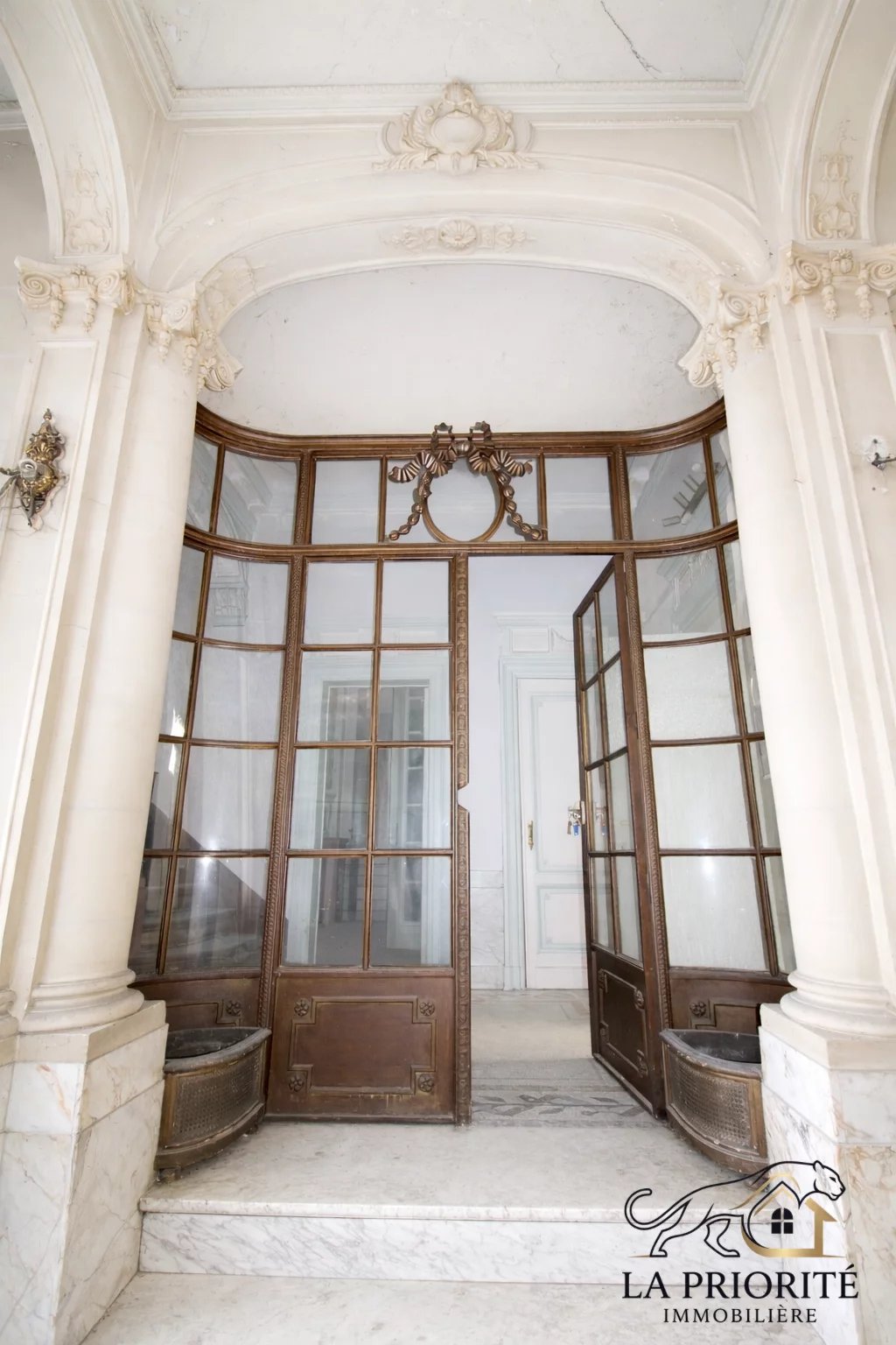 Maison de commerce à rénover – Fort potentiel – Centre de Gosselies