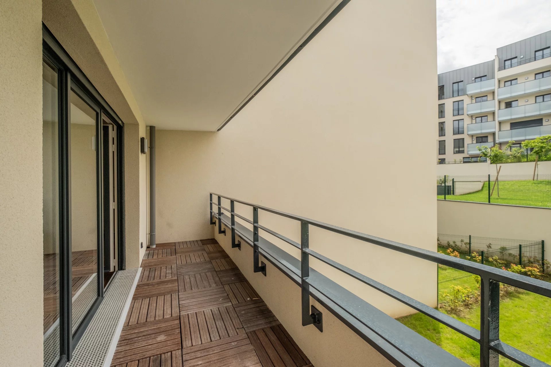 A LOUER VIDE - SUPERBE 4 PIECES DE 101 M2 - APPARTEMENT NEUF -  BALCONS - 2 PARKING - CAVE