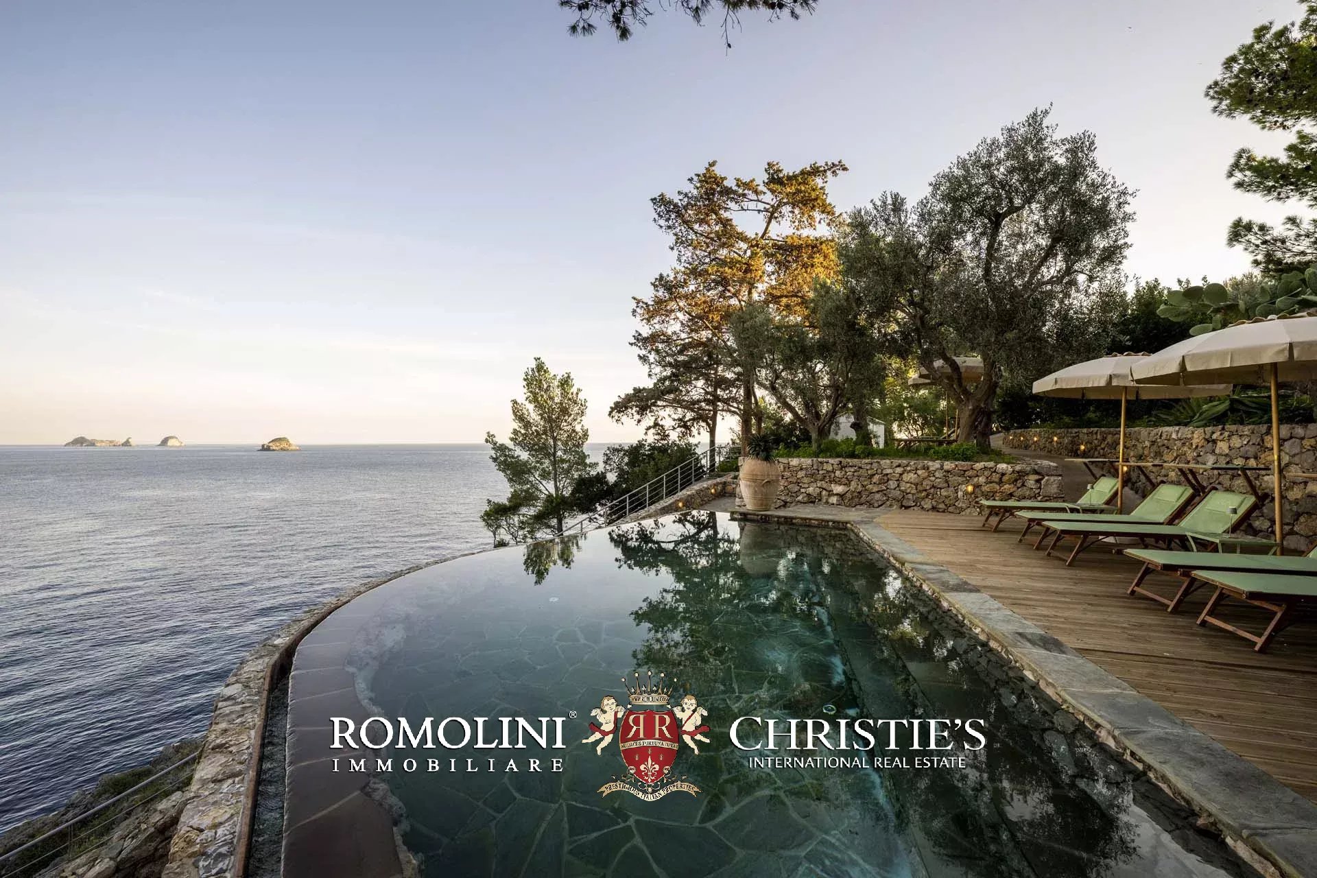 8 Bedroom Villa/Townhouse's Image 28