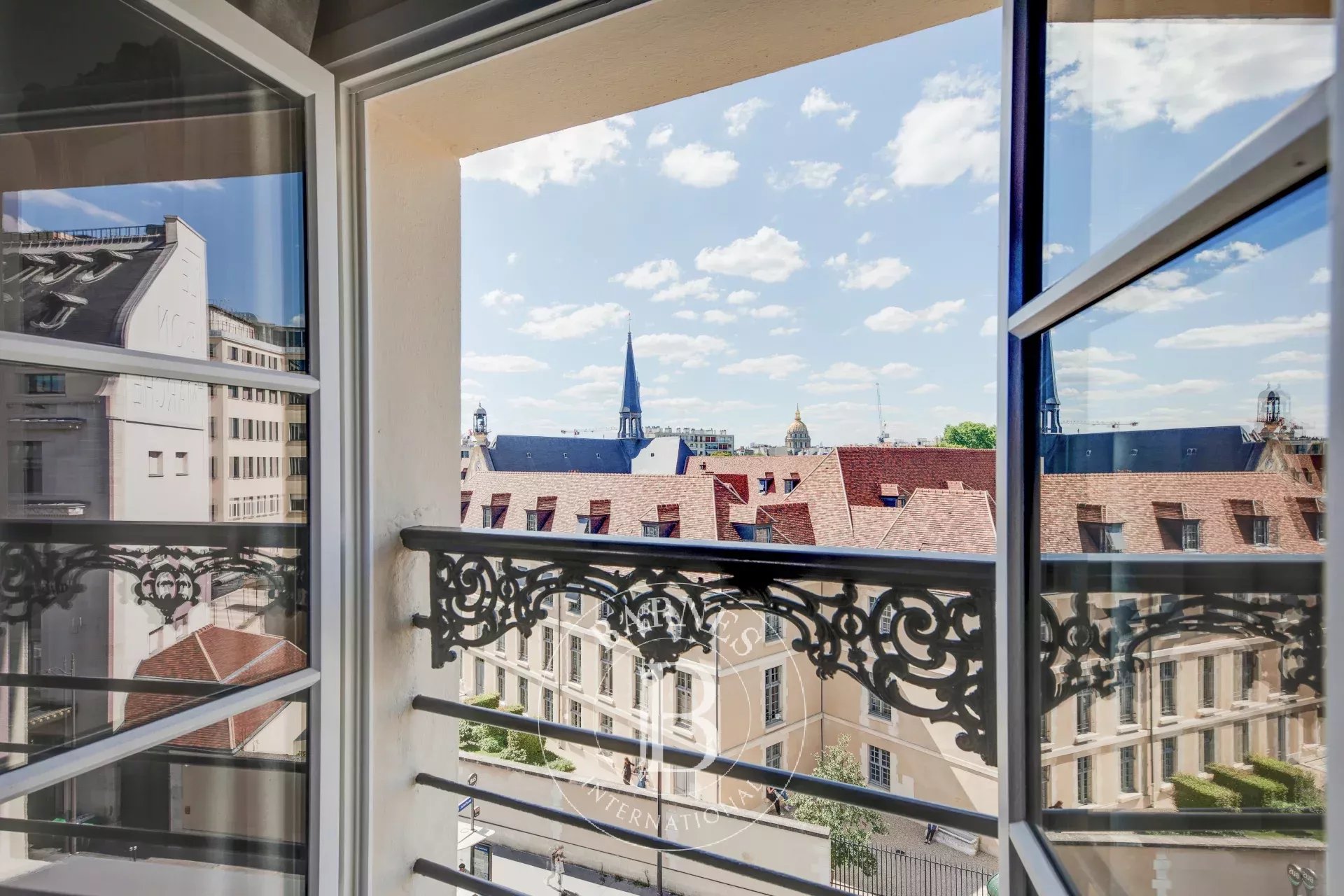 Paris 6 - high floor - Bon Marché - unobstructed view -