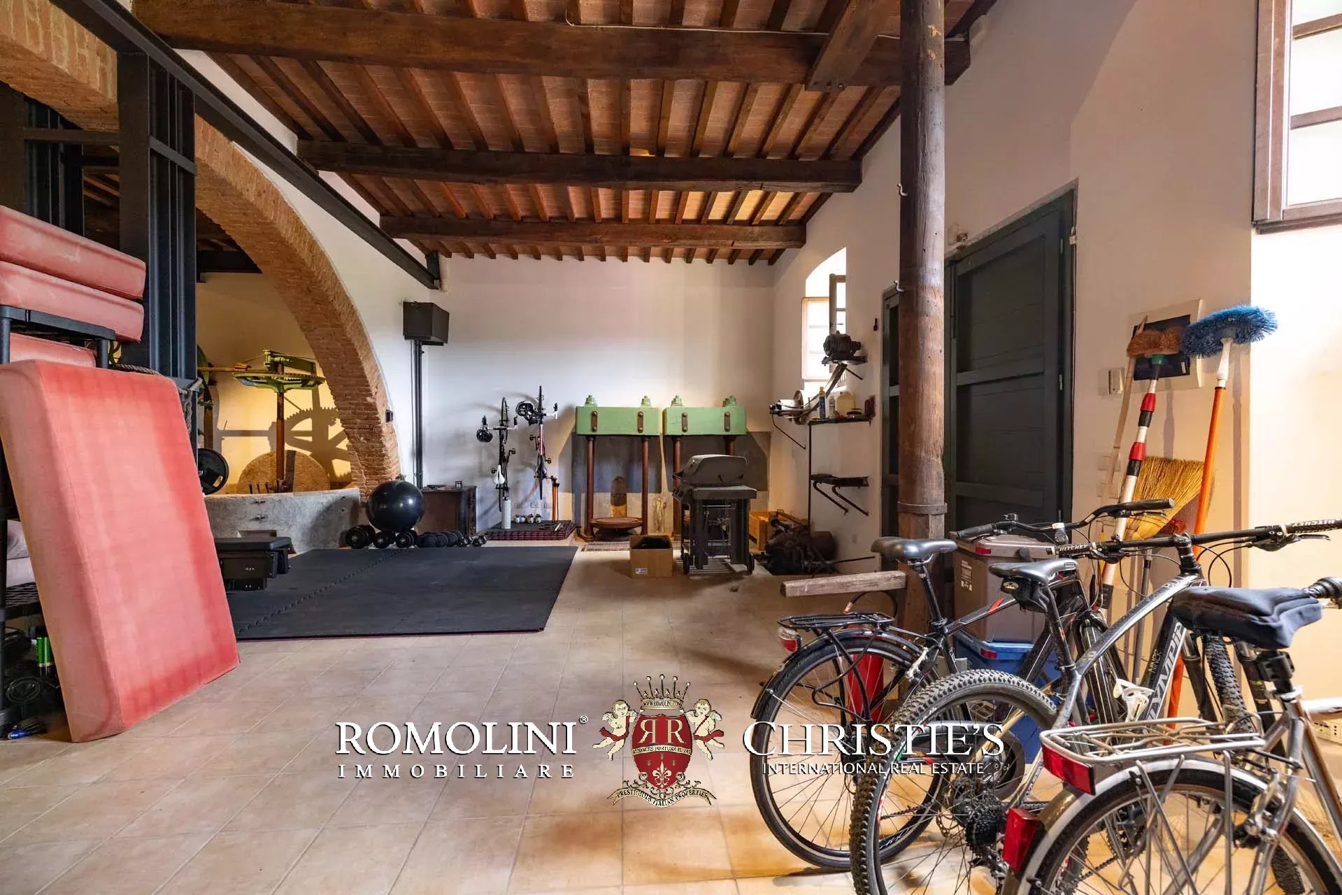 37 Bedroom Villa/Townhouse's Image 80