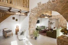 Renovated 18th-century sheepfold with panoramic views — photo 6 of 7