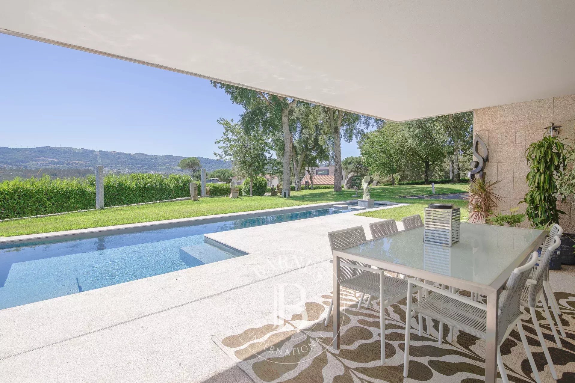 Villa de charme avec jardin et piscine