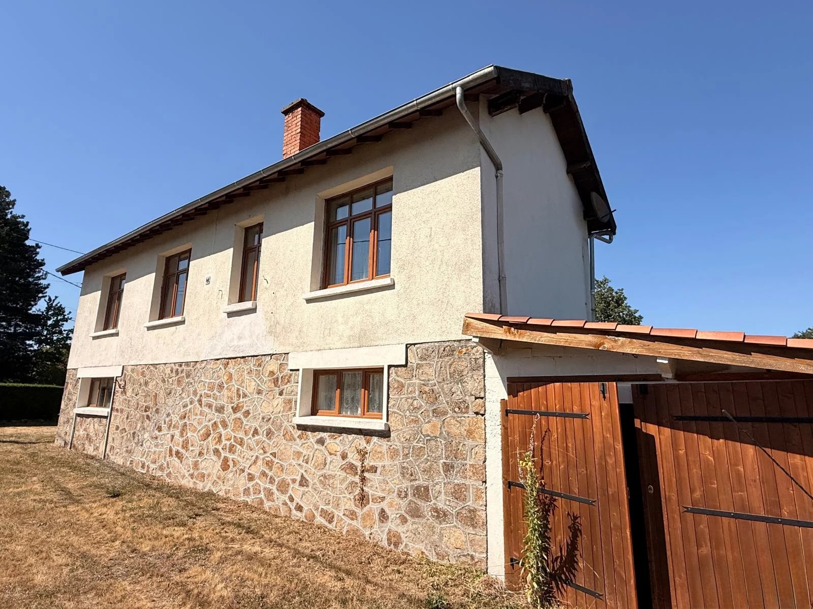 Maison individuelle de deux chambres à rénover à proximité du centre de Saint-Junien