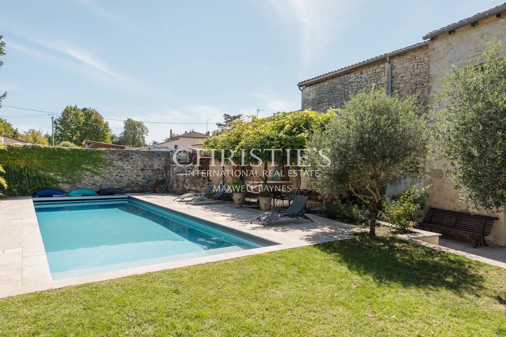 7 Bedroom Villa/Townhouse's Image 29