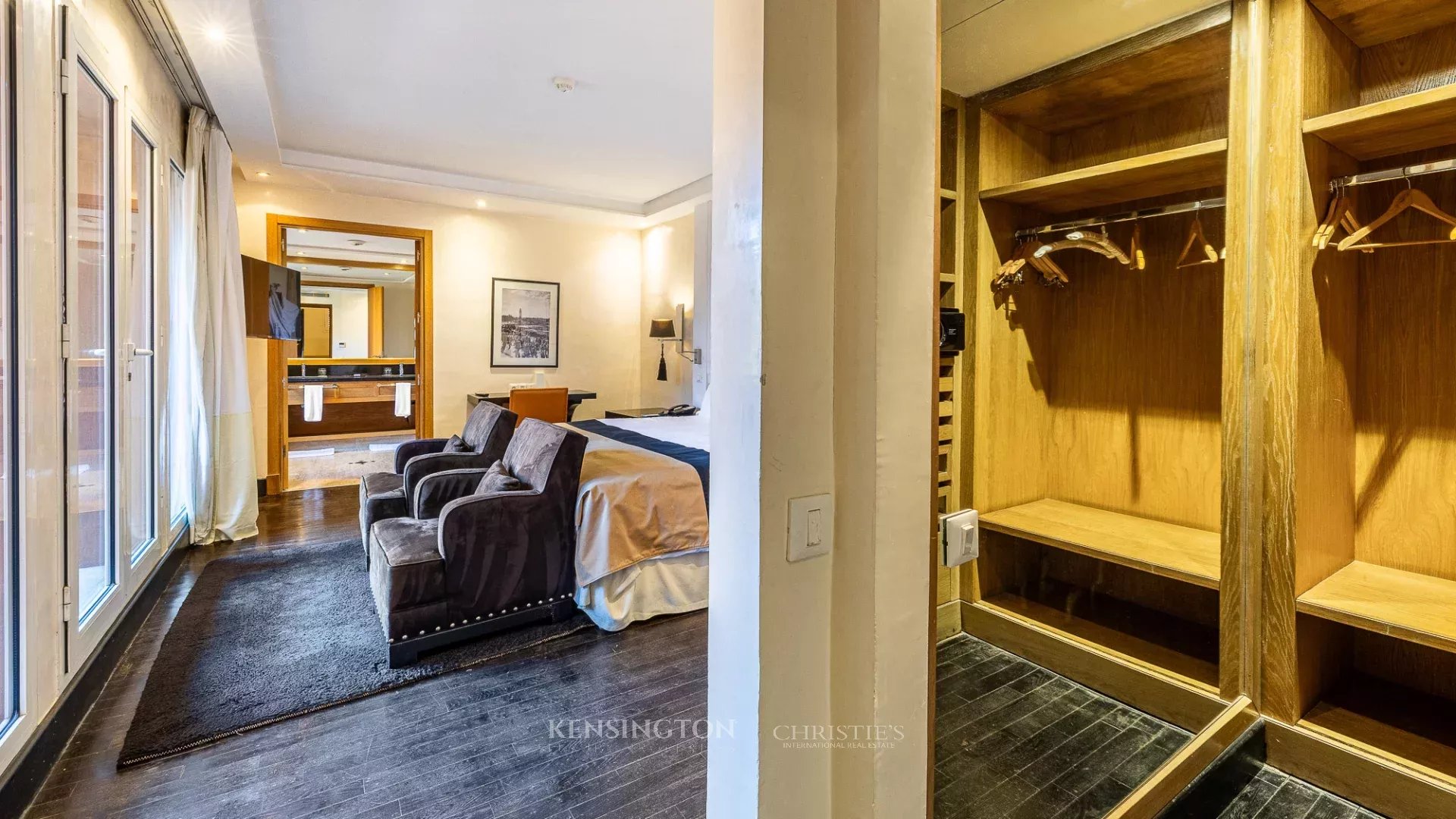 6 Bedroom Villa/Townhouse's Image 13