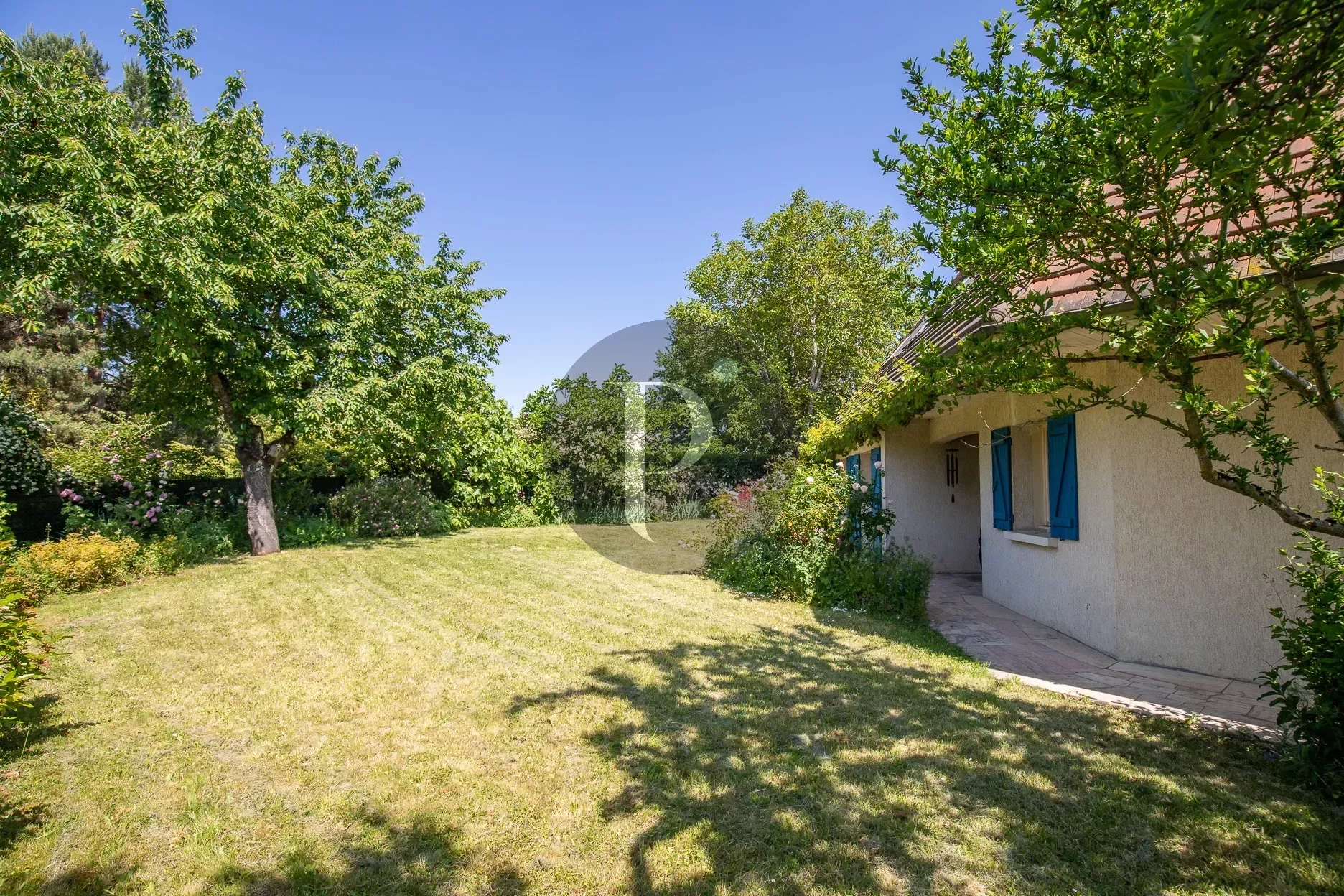 vente-maison-8-pieces-verrieres-le-buisson-83878088