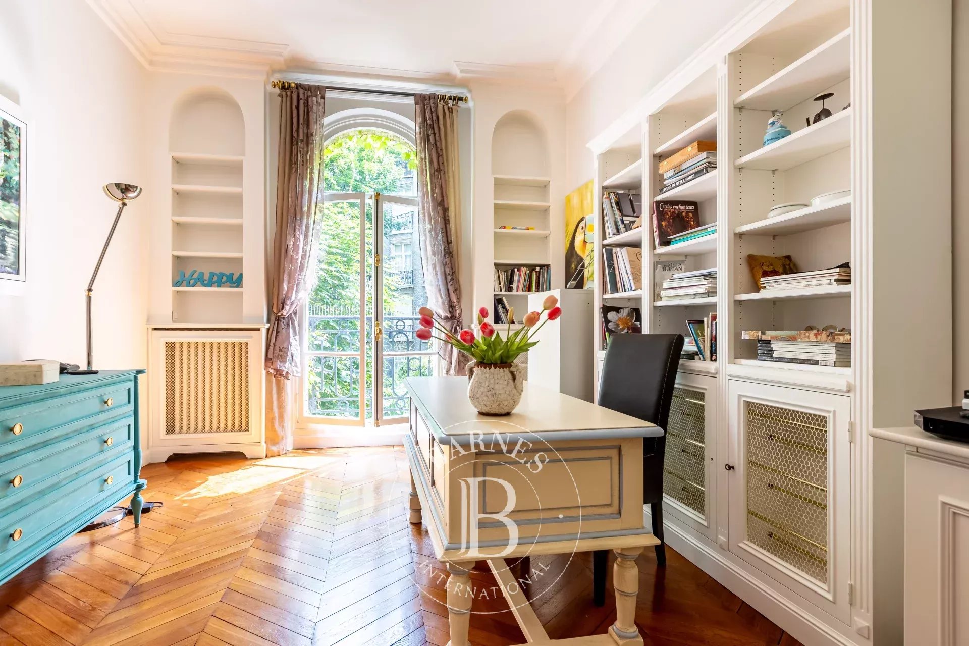 Paris 16 - Victor Hugo - Dual-aspect 4-bed apartment - picture 17