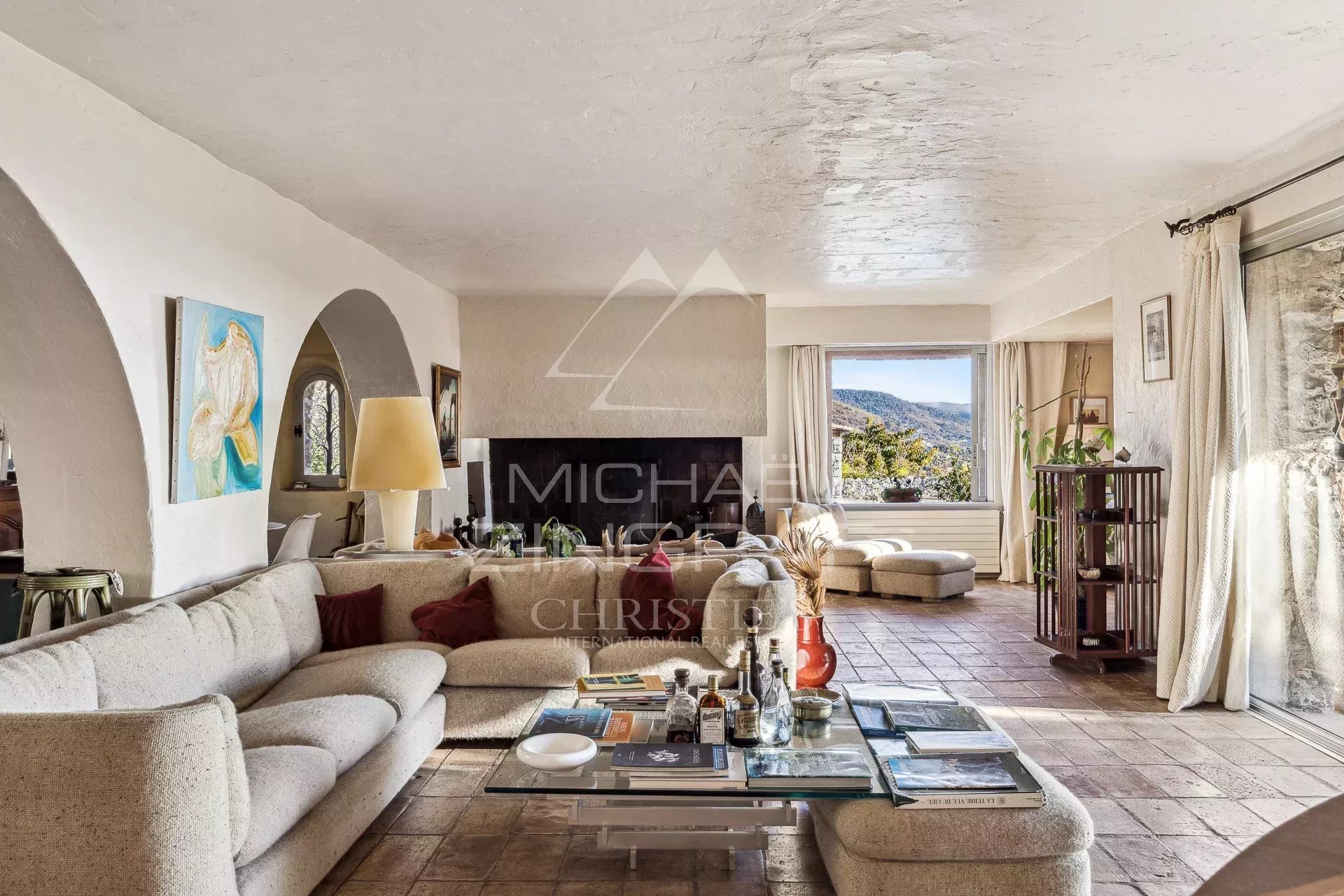 6 Bedroom Villa/Townhouse's Image 3