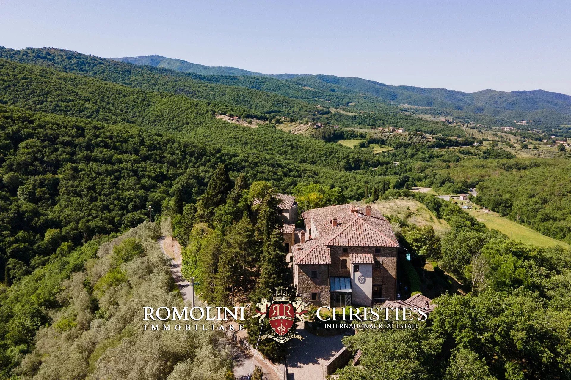 WEILER MIT PANORAMABLICK UND KIRCHE ZU VERKAUFEN IN CASTIGLION FIORENTINO 