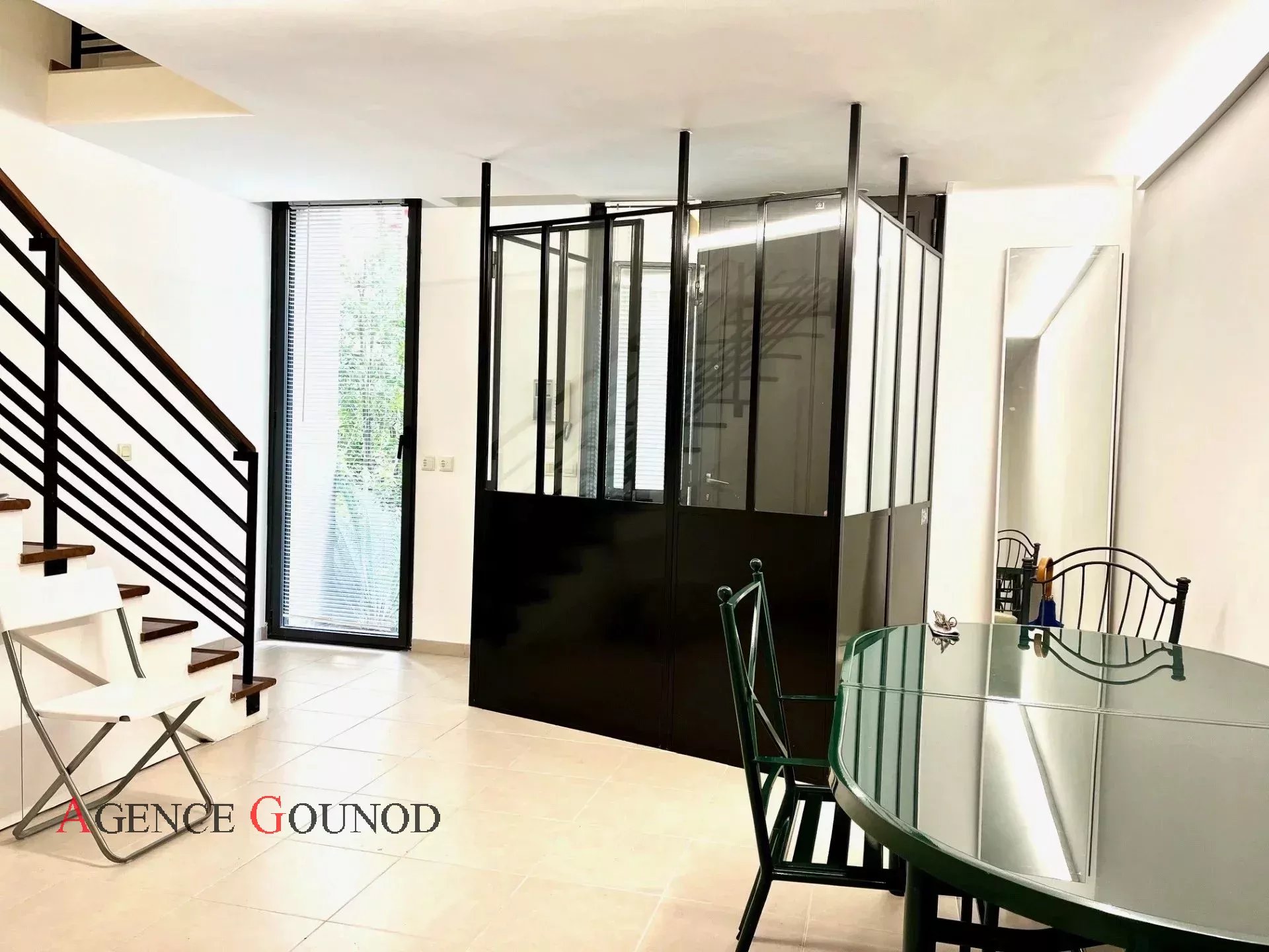 Appartement  - 2 pièces  - 57.0 m2 -  462 000 € - À vendre